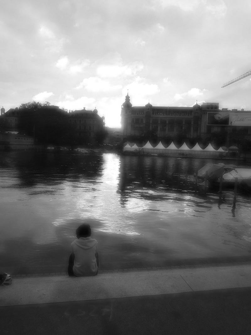 &bdquo;Letzter Halt: Kindheit.  Endstation. Wir bitten alle Reisenden, auszusteigen und verabschieden uns von Ihnen.&ldquo; 