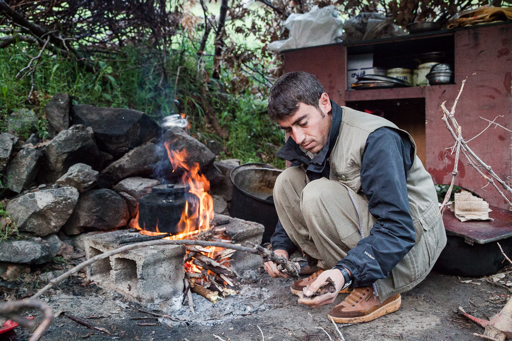 Qandil, kurdistan. Pr&eacute;paration du petit d&eacute;jeuner.
