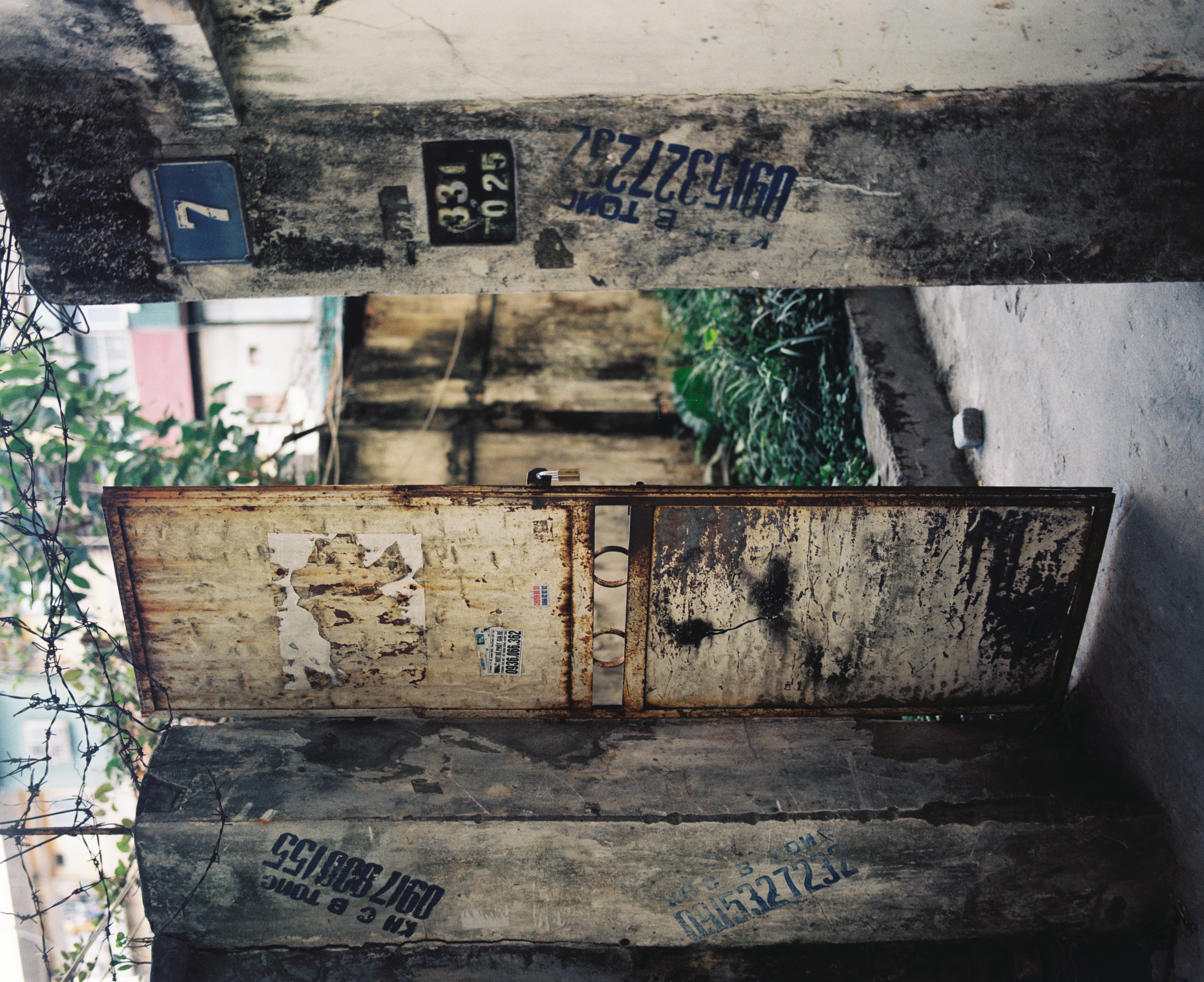 day 20 - 4:29 pm a small bit up the alley a woman was almost passed out flat on her back and getting violently sick with a lot of people around her. I could hear the ambulance in the distance. It made me very sad…I hope she is okay.