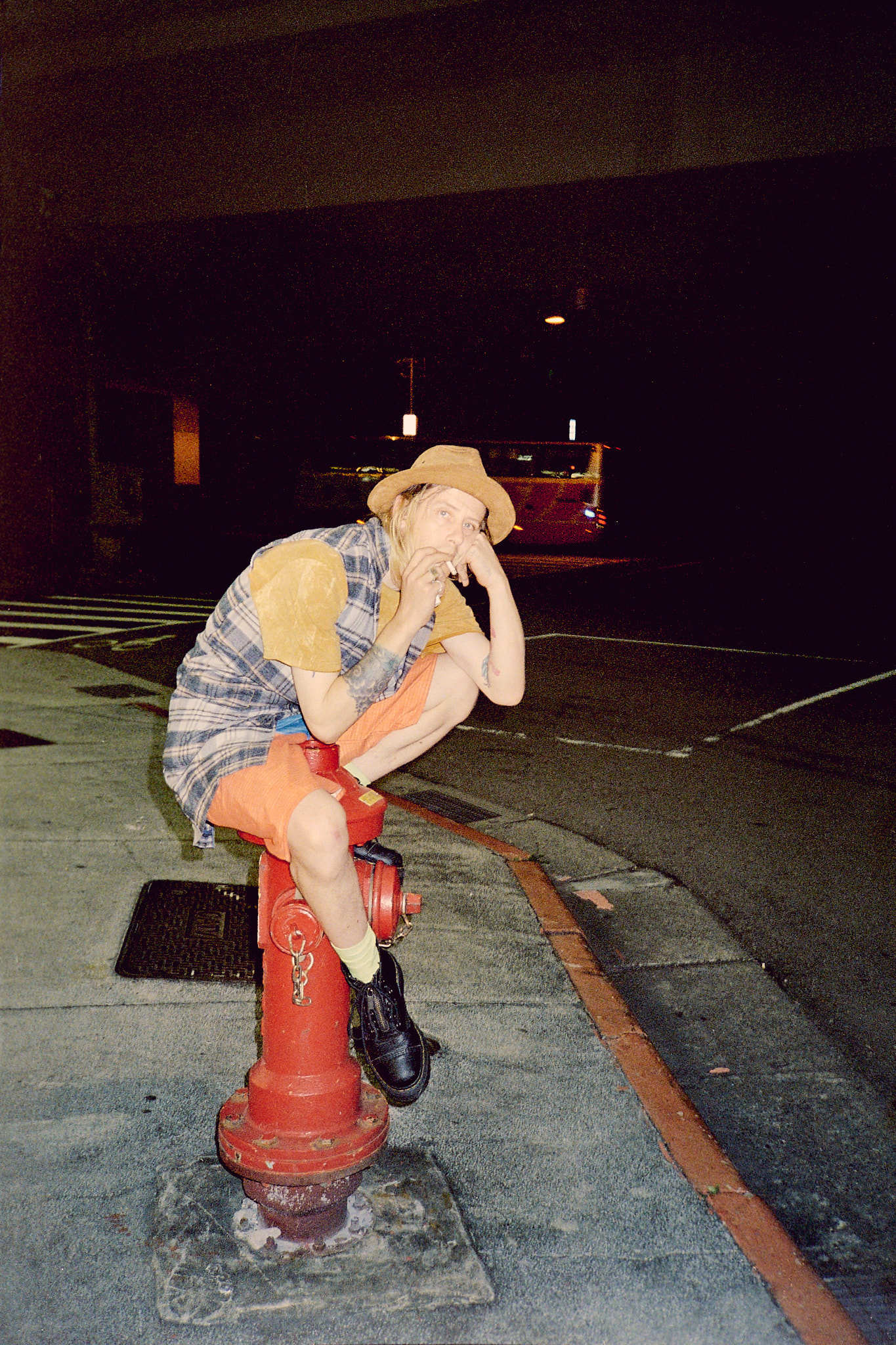 Chris says sitting on a fire hydrant like this is increadibly difficult, Taipei, 2017. 