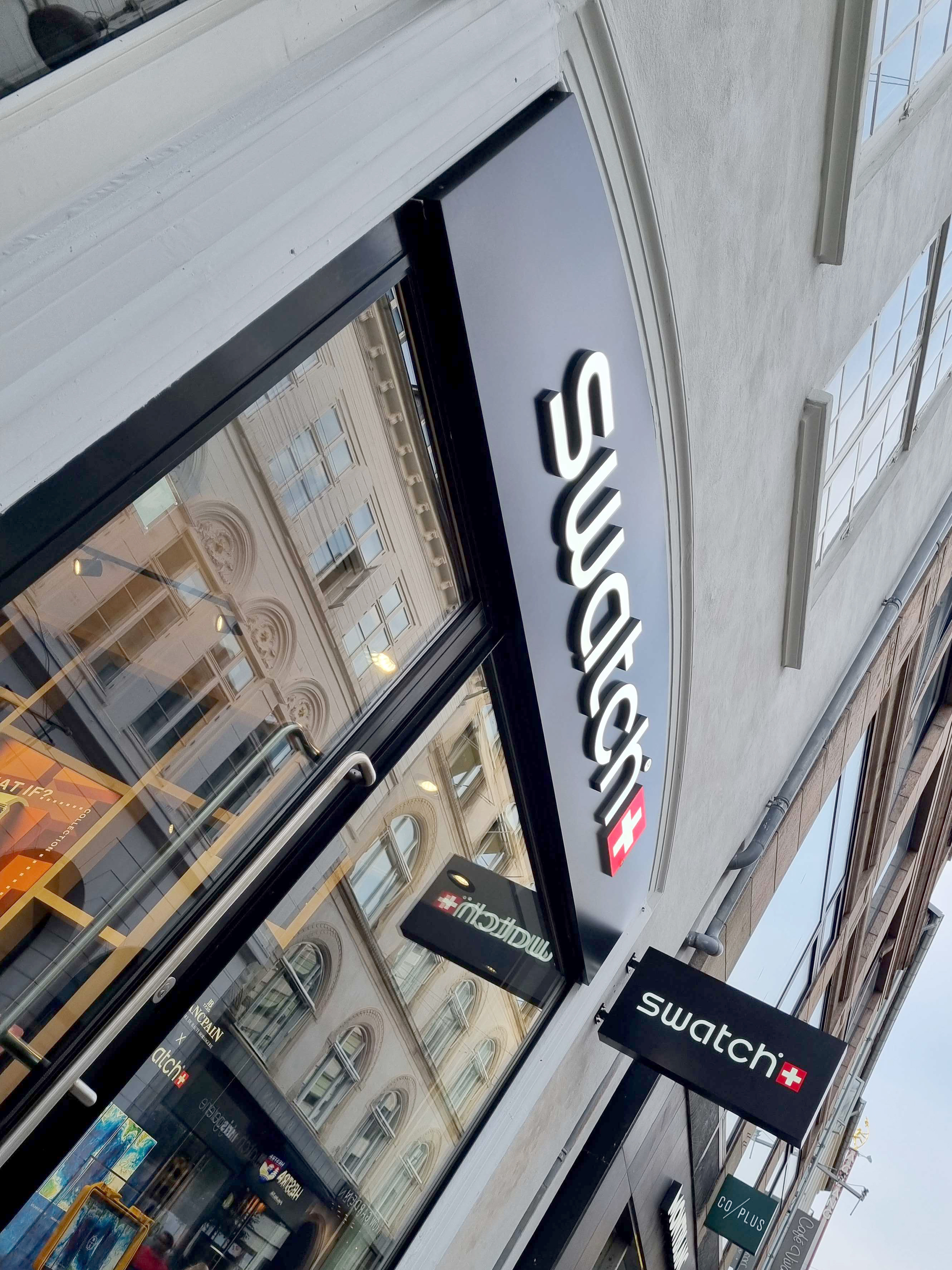 Watch giant enters Strøget