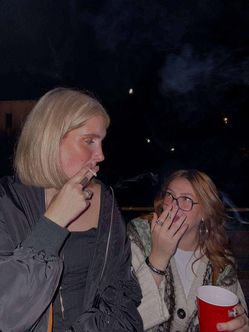 Der Gestank des Rauchs setzt sich in der neu gekauften Kleidung fest