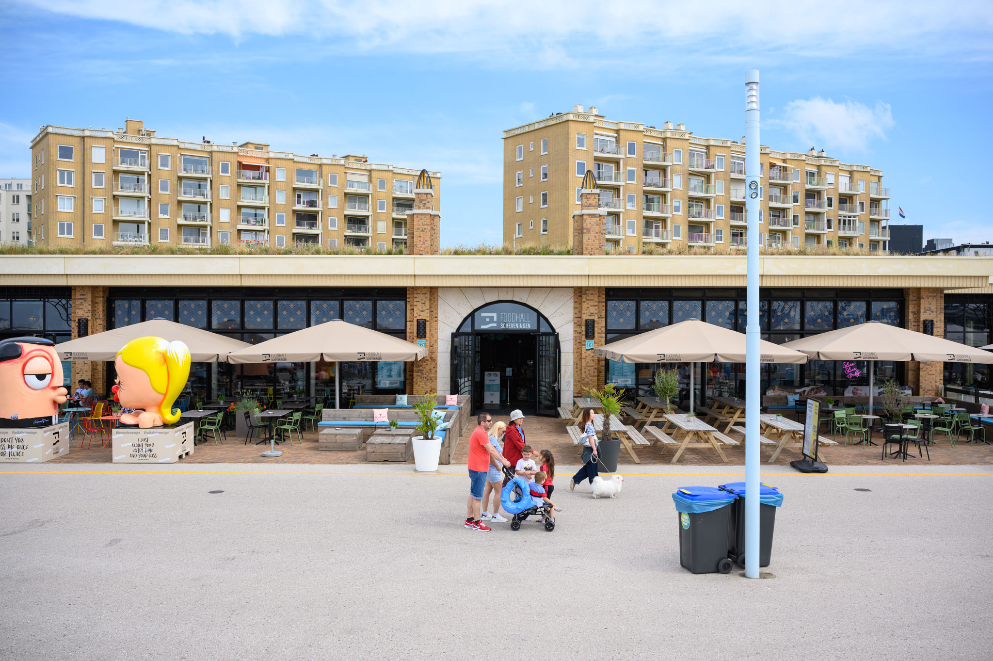 Boulevardgebouw with foodhall, designed by Wim de Bruijn / SYNRG drawing inspiration from the Kurhaus. Developed as in integral part of the Northern boulevard.