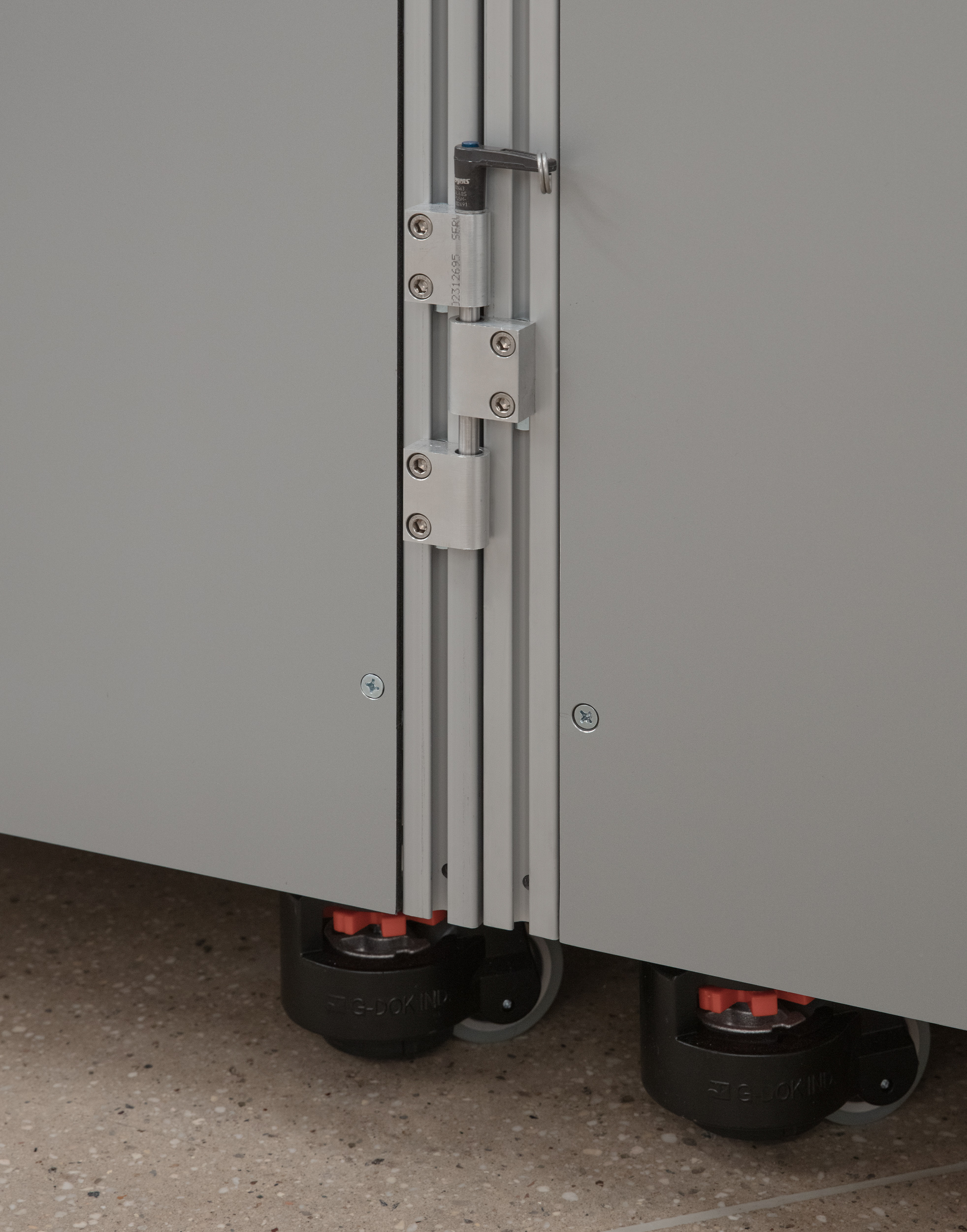 Omni-directional Clamshells