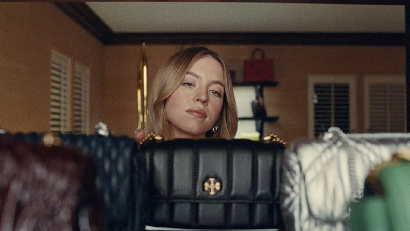 5/8Art direction, Holiday Help campaign, 2022Director: Alfred Marroquín