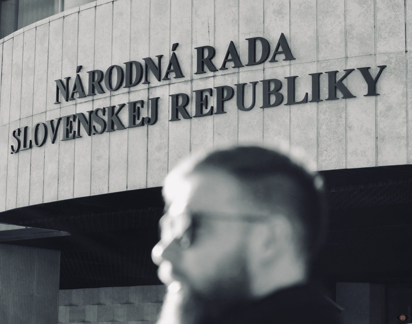 Mr. Kwan outside Národná Rada Slovenskej Republiky, National Council of The Slovak Republic