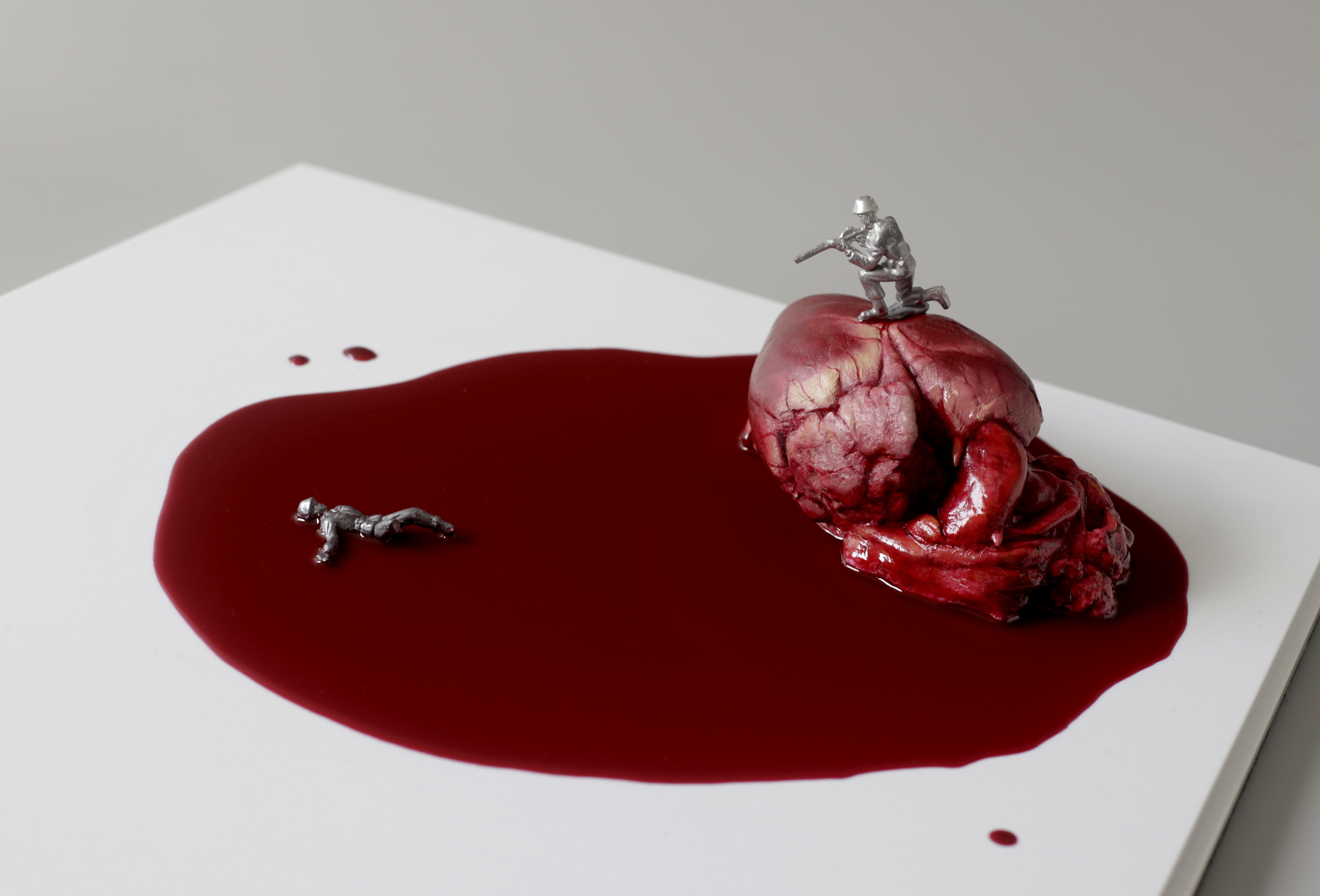 Land no one walks upon, 2023. Oil on resin, lead and marble, 21 x 50 x 50 cm.