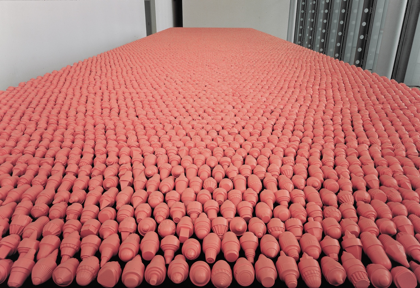 Over Ten Thousand Individual Works, Allan McCollum (1988)