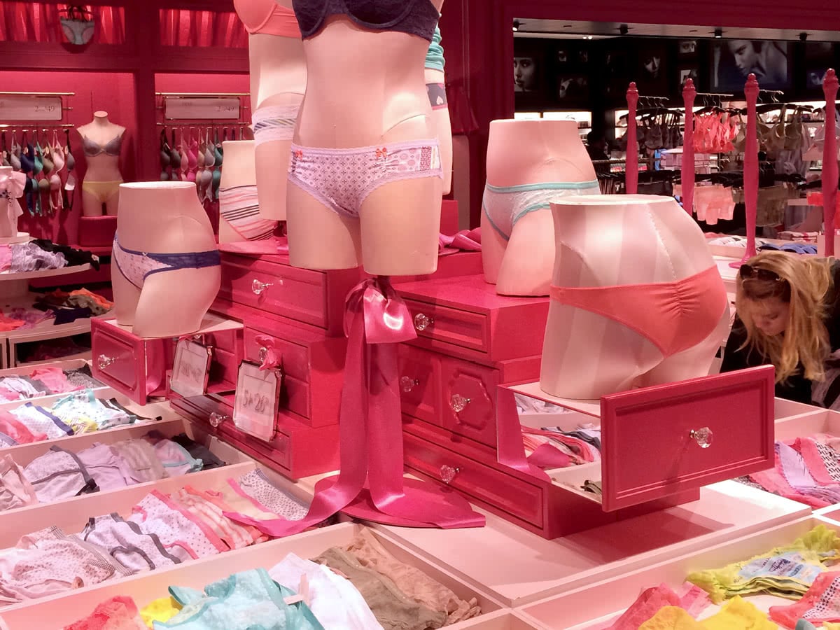 Victoria S Secret Underwear Store Editorial Stock Photo - Image of pink,  light: 33471448