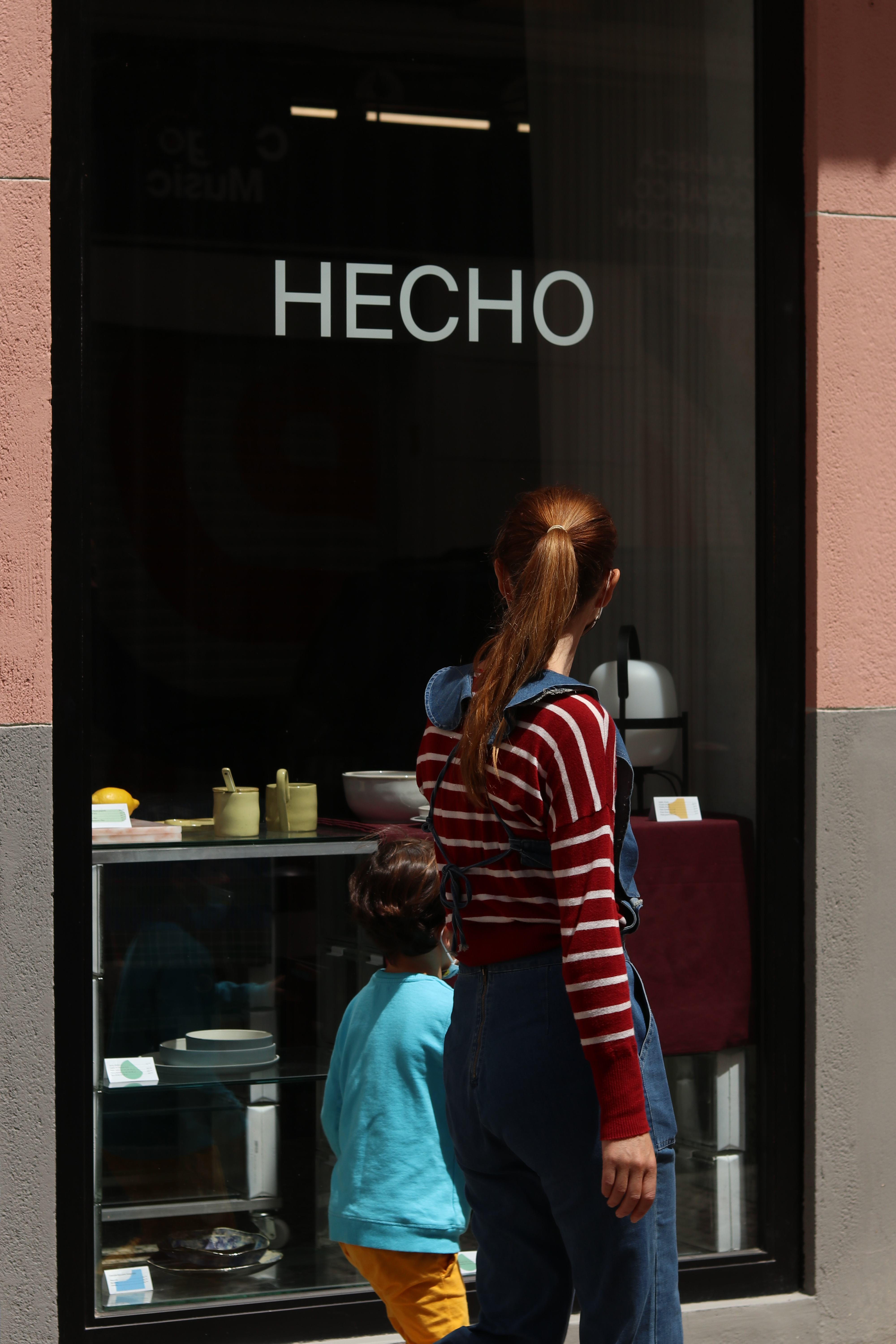 HECHO Store. Stationery & Packaging. Art Direction: Marco Cofrades/ Strategy & Design: Paseo Studio.