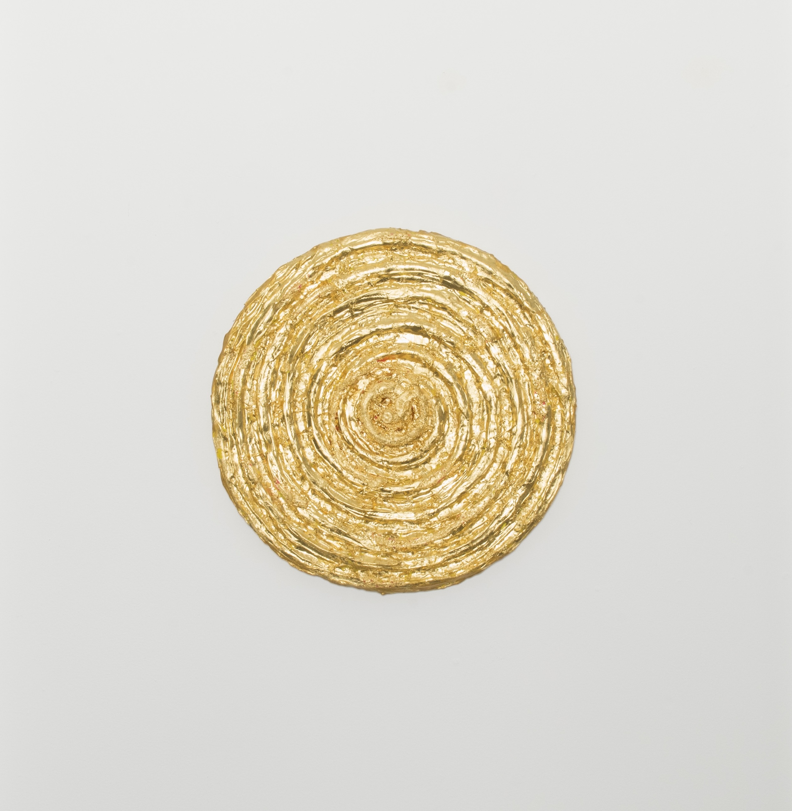 Keiko Moriuchi, Seika, 2024, acrylic paint and 24k gold leaf on canvas, 16 inches diameter