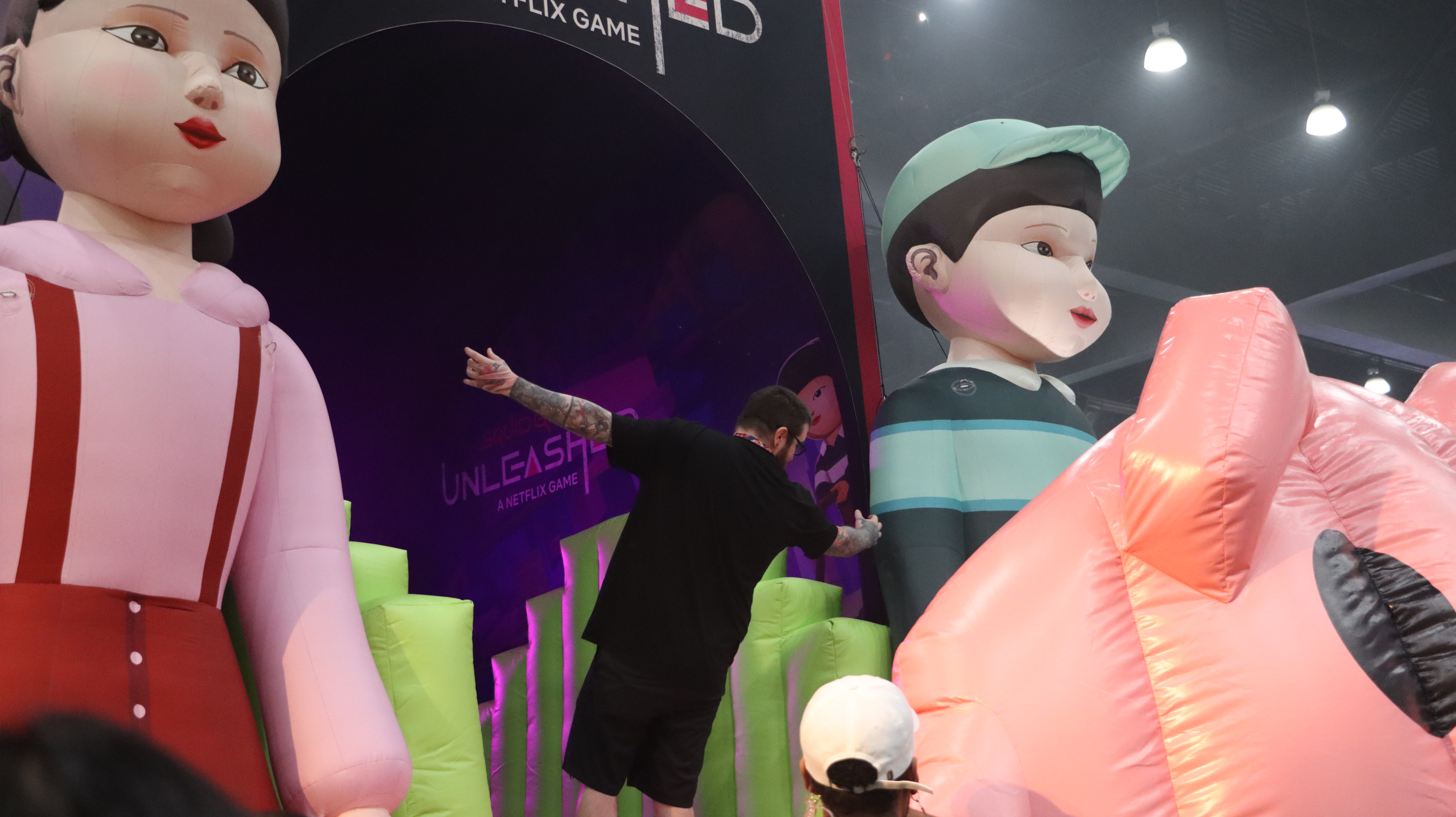 FOURTH SECTION: Guests fell backwards into the pit to prepare for a photo op.