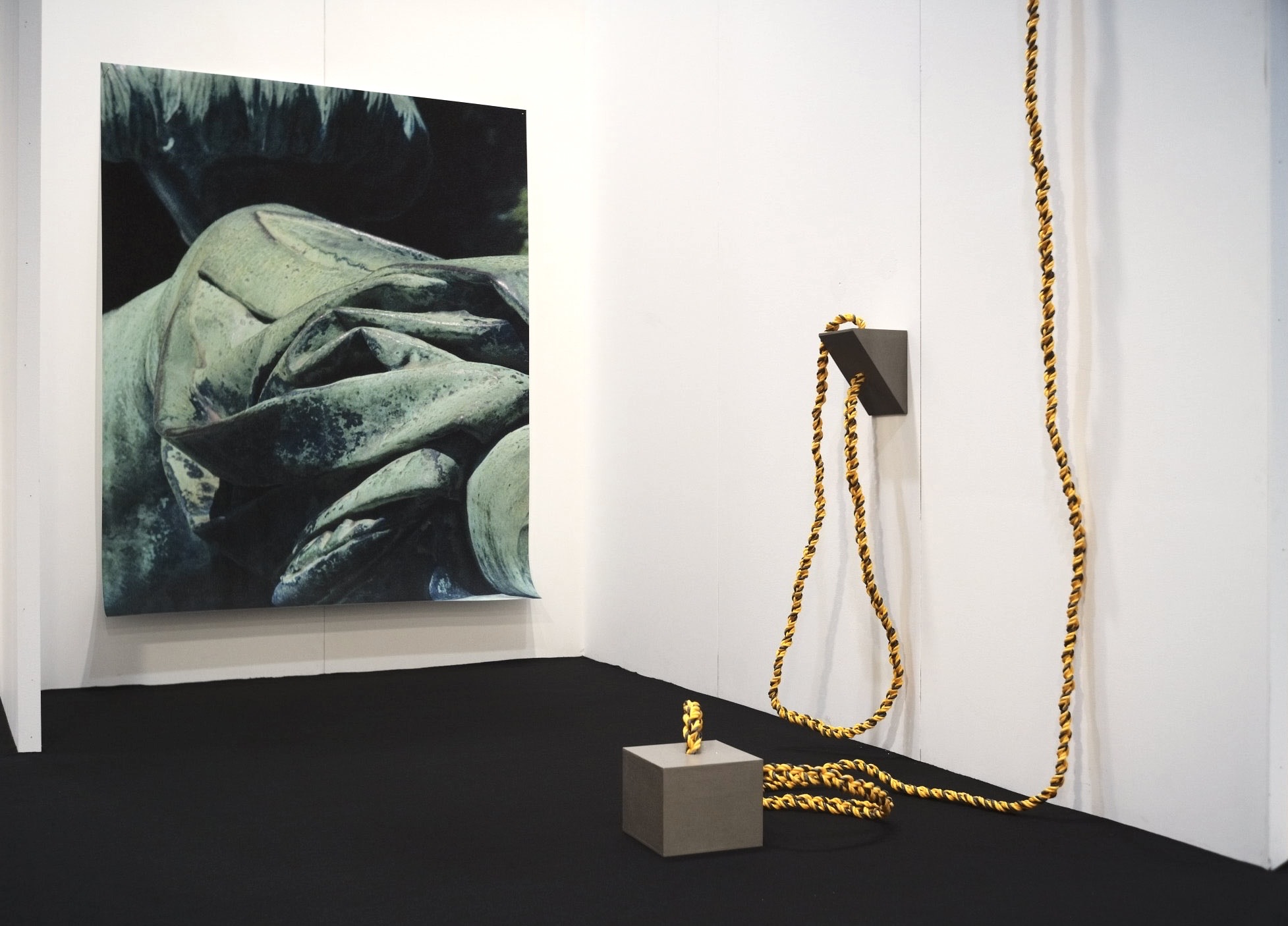  Fever State   La Nuvola, Rome  2025.11.21.-11.23.   김민훈, 김유자, 오가영, 이양희, 장종완, 최윤  Yun Choi, Jongwan Jang, Minhoon Kim, Yuja Kim, Yanghee Lee, Kai Oh   주최: 문화체육관광부  후원: 주이탈리아한국문화원, 한국문화원, 한국국제문화교류진흥원  총괄: 아워레이보  크리에이티브 디렉터: 이정형  협력 큐레이터: 추성아  프로젝트 매니저: 문두성  공간디자인: 김지수  그래픽디자인: 콘탁트  비디오/모션디자인: 오유경  Hosted by Ministry of Culture, Sports and Tourism of the Republic of Korea  Supported by Embassy of the Republic of Korea in Italy Korean Cultural Center in Italy Korean Foundation for International Cultural Exchange (KOFICE)  Organized by OURLABOUR  Creative Director: Chunghyung Lee  Associative Curator: Sungah Serena Choo  Management: Doosung Moon Space Design: Jisoo Kim  Graphic Design: kontaakt Video and Motion Design : Yukyung Oh