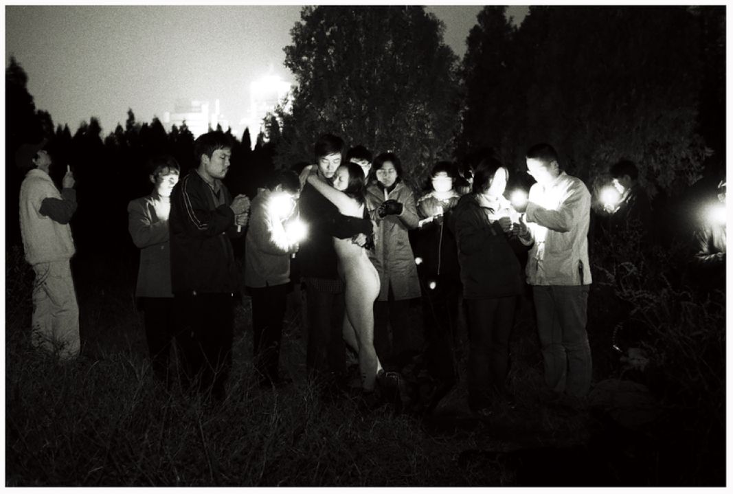 Hugs. The Utopia of The 5 Minutes Embrace, 2000 © Gao Brothers