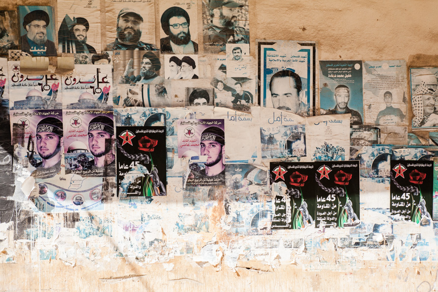  Beddawi refugee camp, north Lebanon, Tripoli. Posters de martyrs. Au dessus, des personnalit&eacute;s du Hezbollah.