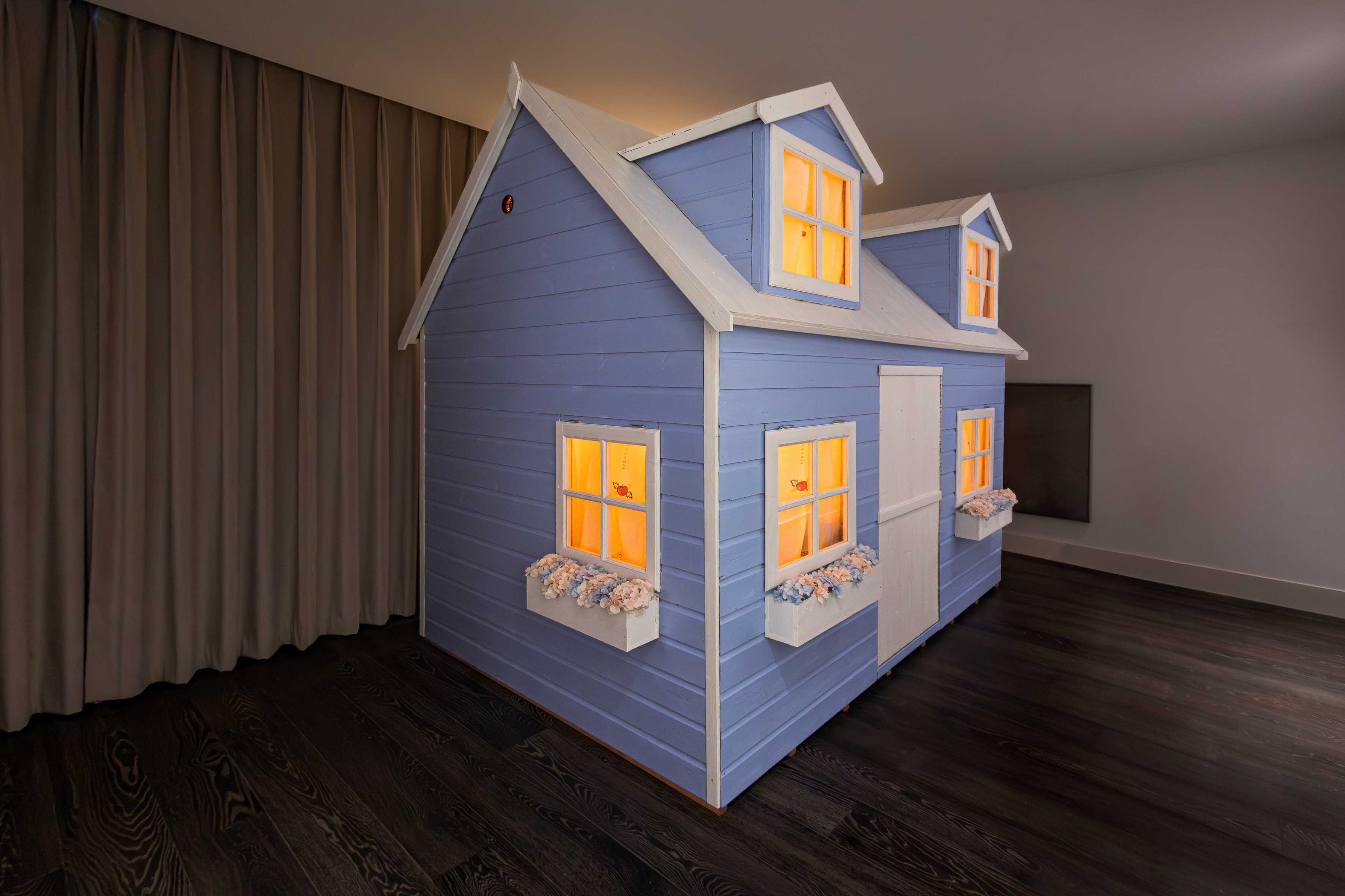 AFTERFIRE by MELLE NIELING and AMÉLIE MCKEE at PLICNIK SPACE INITIATIVE [from 20251014 to 20251018] [Photo: Vex Noir, Catinca Malaimare, Studio Adamson]