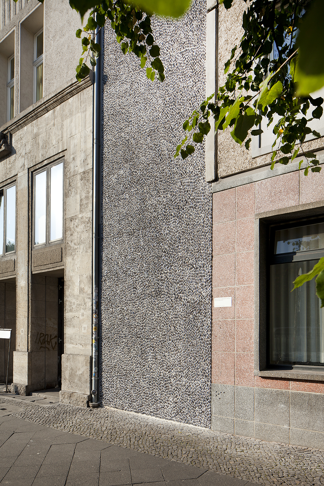 Gap to Feed, 2017 - Menai mussel shells in Berlin (with Benjamin Walther)