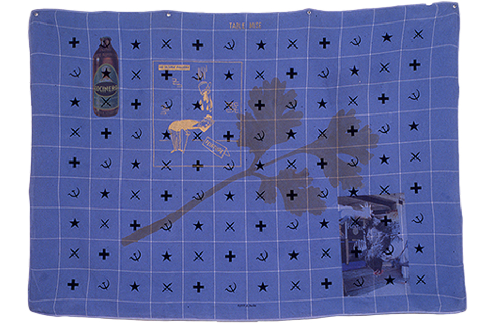 Arturo DuclosTable mise, 1997Acrílico, salsa de soya y transferencia laser sobre mantel120 x 170 cm