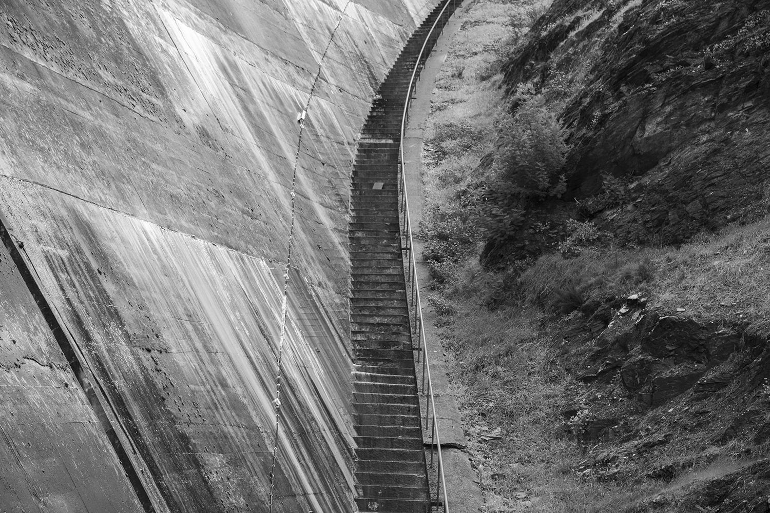 carina martins, hub-structures - stairs in a dam