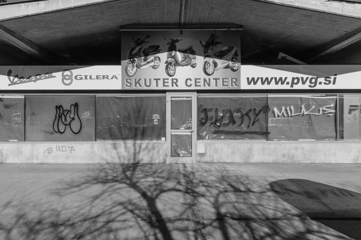 Nekdanja trgovska paviljona ob Celov&scaron;ki cesti, Ljubljana / 1970-73, Du&scaron;an Černič