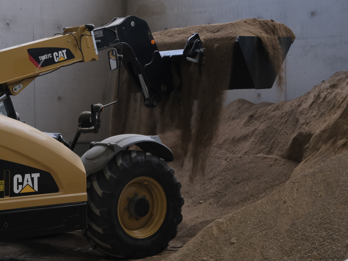 02.2022 Visite et tournage à l'usine Cycle Terre de Sevran. Fabrication de Briques de Terre Compressée issues des terres excavées du Grand Paris. 