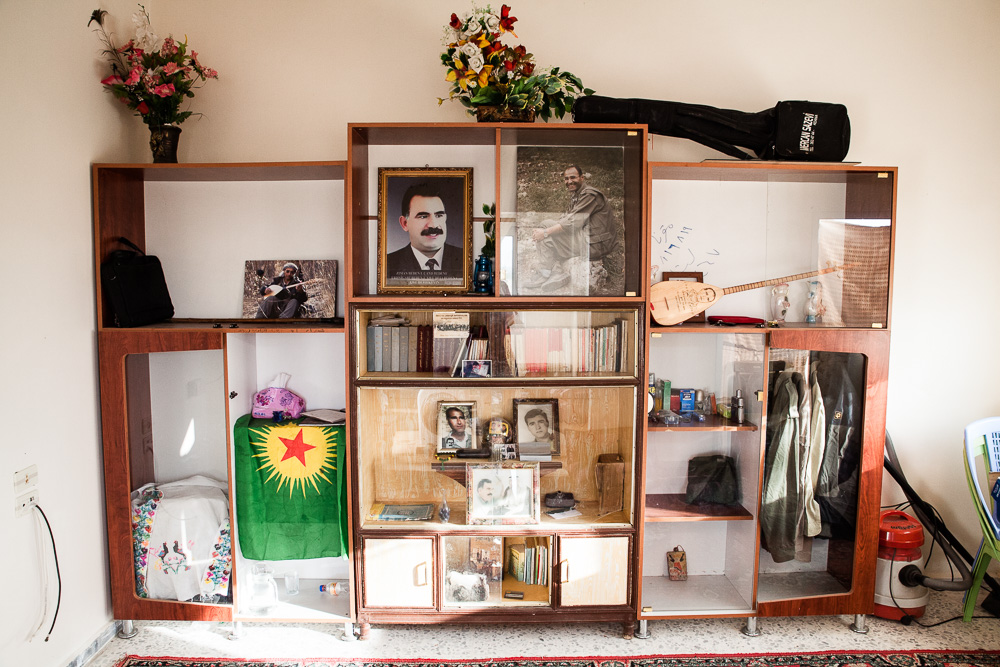 Ser&ecirc; Kaniy&ecirc;, kurdistan syrien. Les effets personnels d'un guerillero du PKK tomb&eacute; martyr.