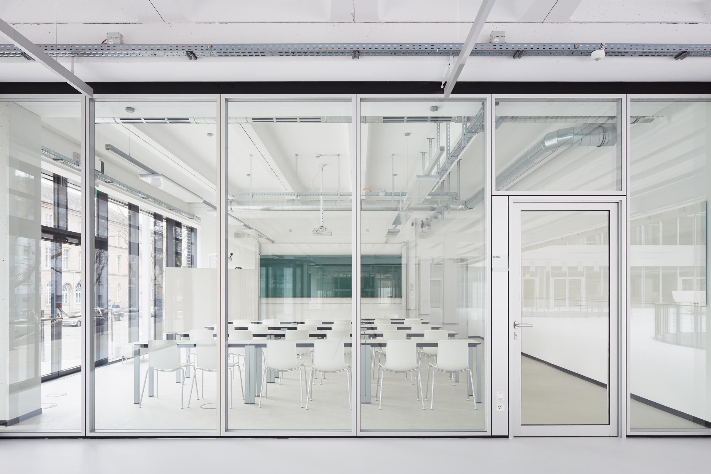 Sanierung Mathematikgebäude KIT. Kunde: Vermögen und Bau BW.