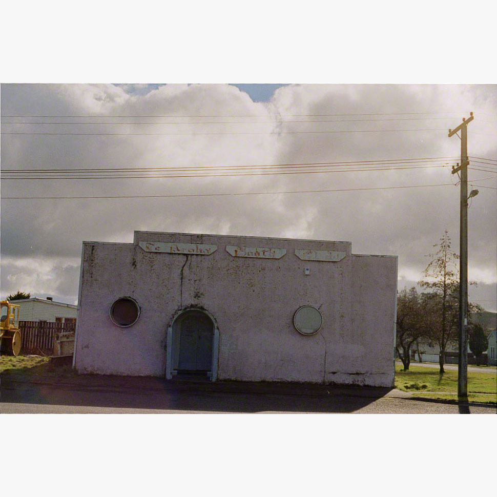 2/3Te Aroha Youth Club, Raetihi, 2000 (000820_12a)