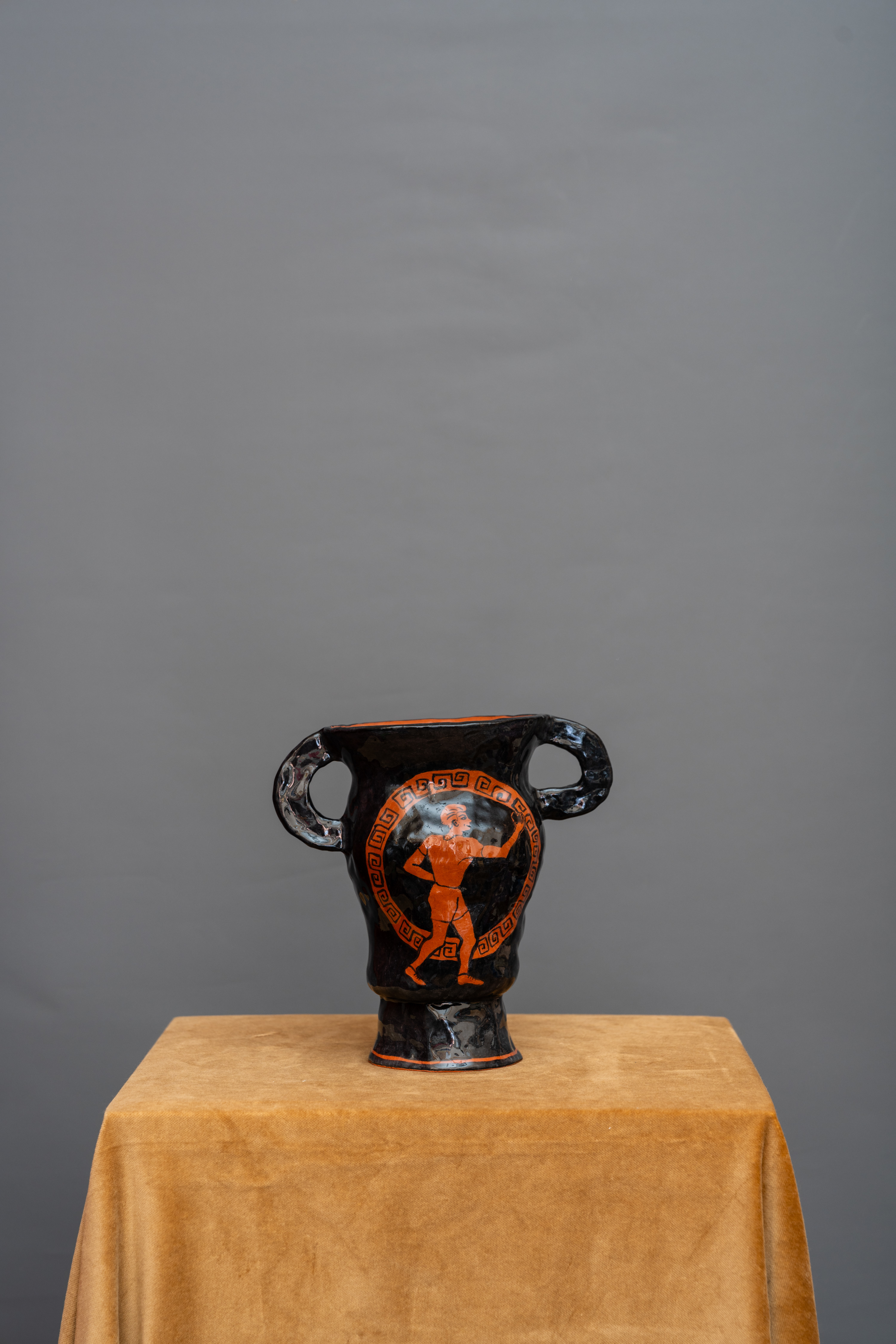 'Selfie' Vase, Dimensions: 20 x 20 x 10 cm