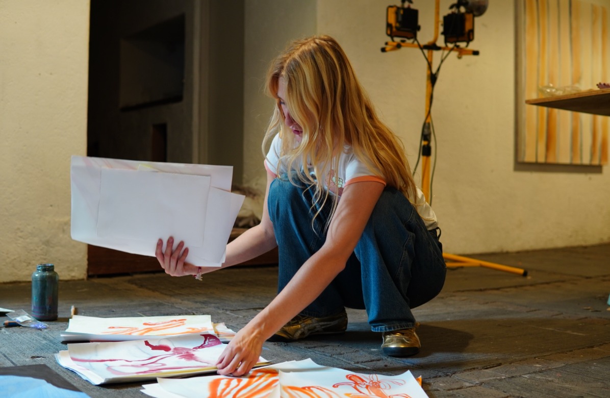 Lotte in the studio at JO-HS, Mexico City. Photos ©️ Aurore Bonami.