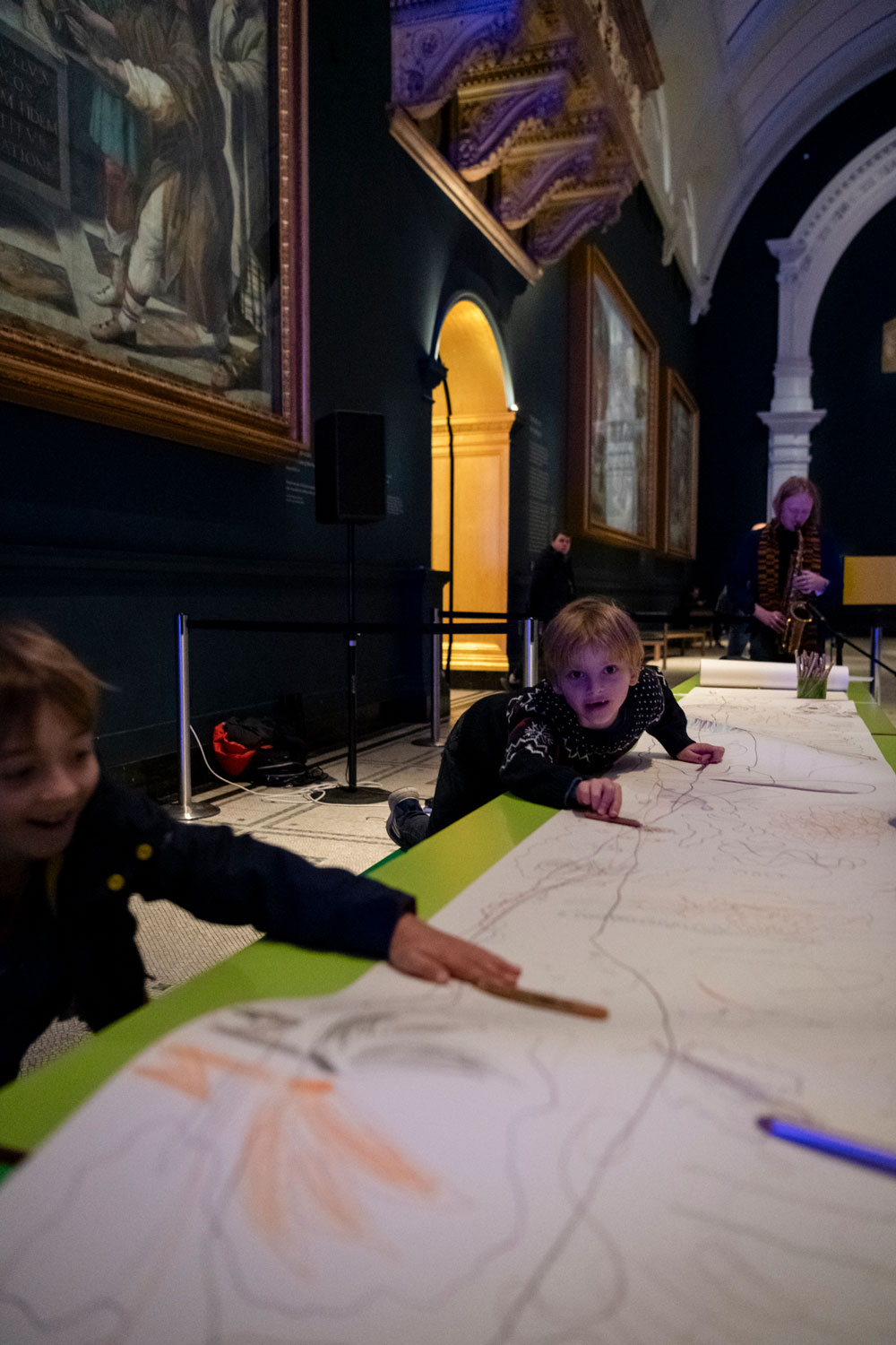 Drawing and moving to the music. Photo by Sandra Ebert.