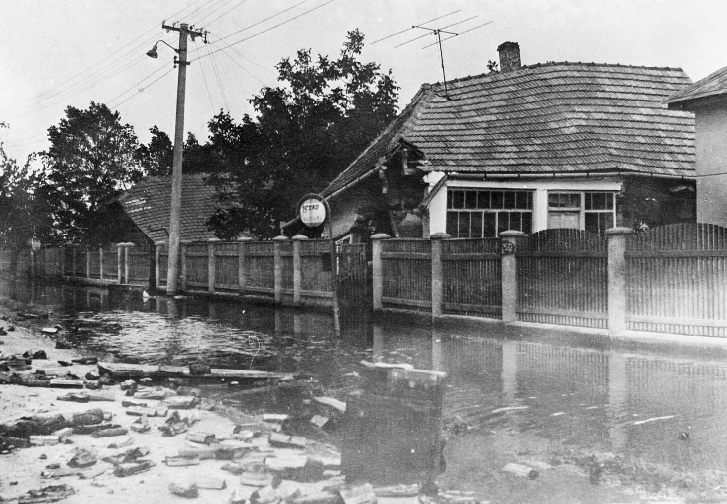 The village of Csicsó immediately after the disaster — Photos: Archive of Nándor Kiss