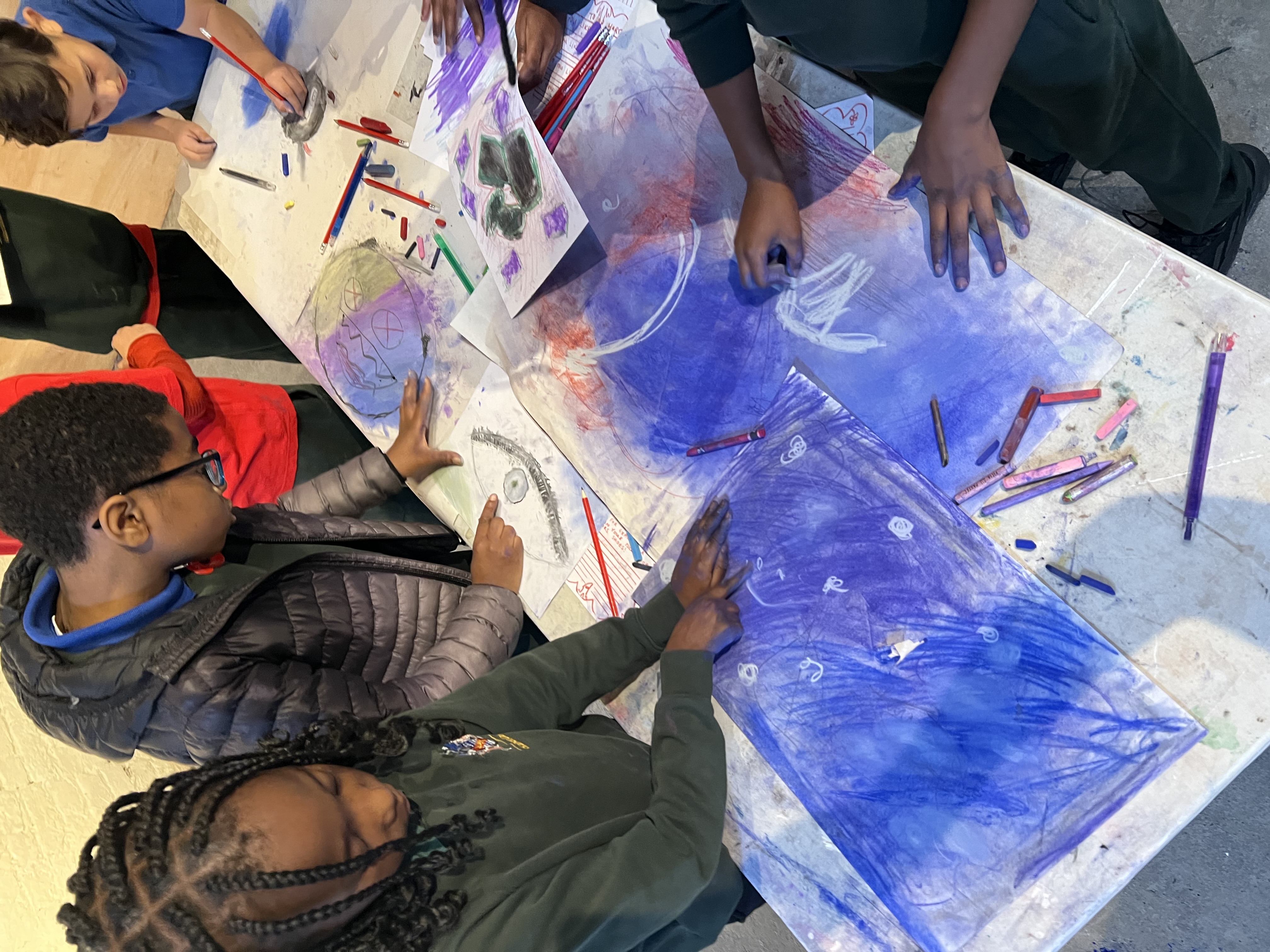 I worked with Year 5 students from Haberdashers' Hatcham Primary as they explored themes of dreams and memory through experimental mark-making. Using chalk, oil pastels, and charcoal, we transformed the gallery into a collaboratively curated 'dreamscape.'
