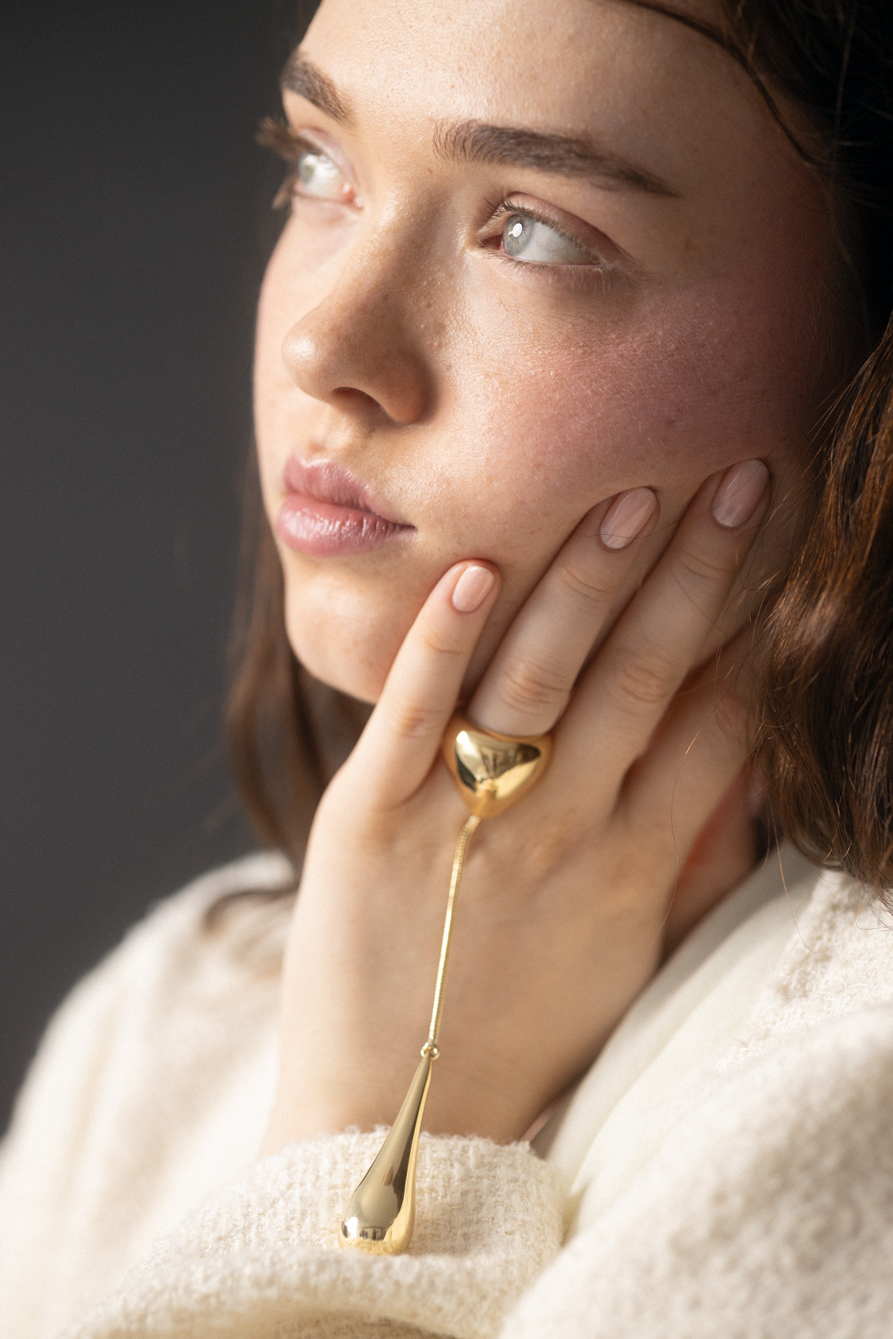 Fotografía de la colección de moda "Vacío" de la diseñadora Maria Matutano