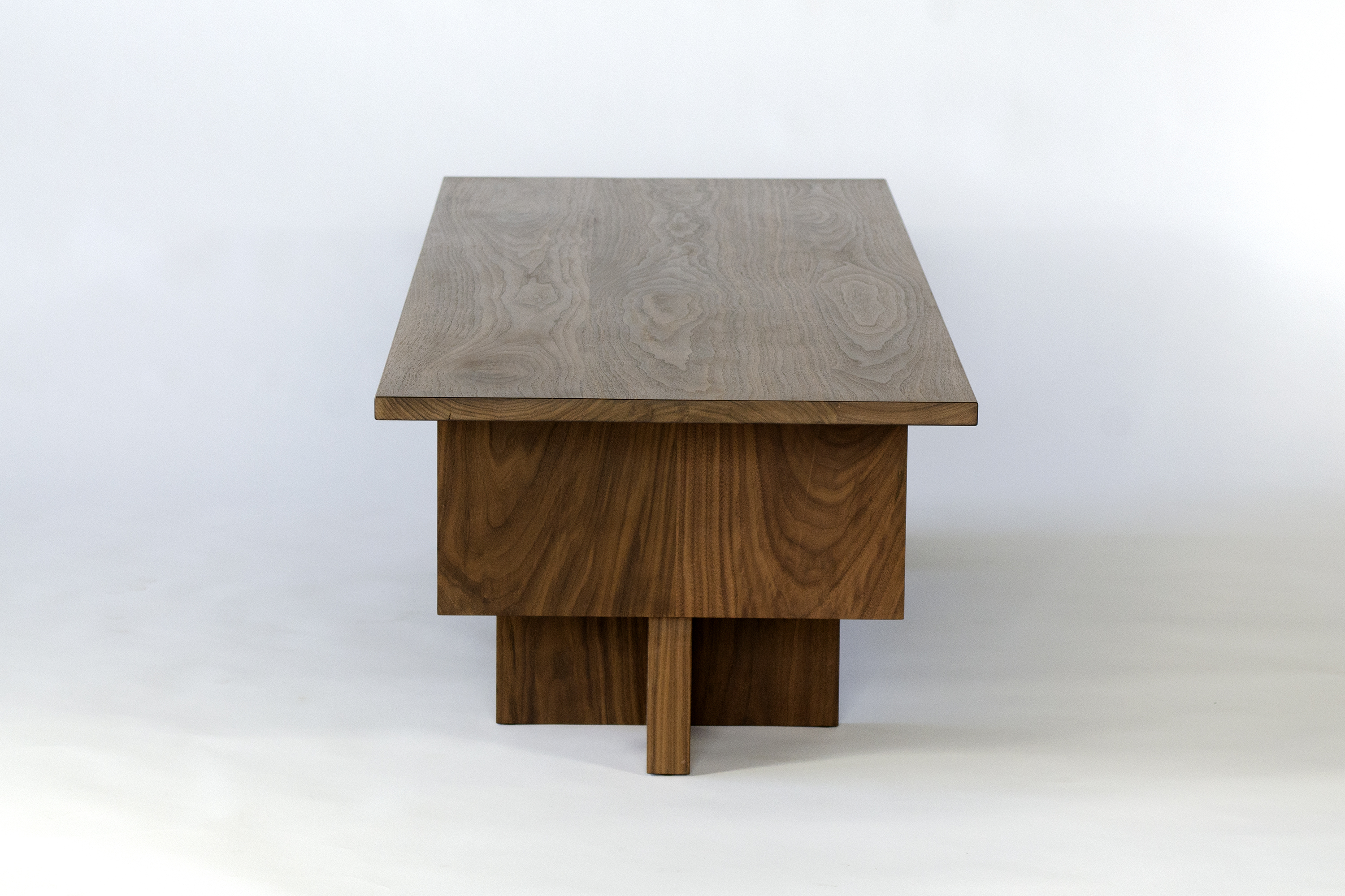 Ballast table in walnut