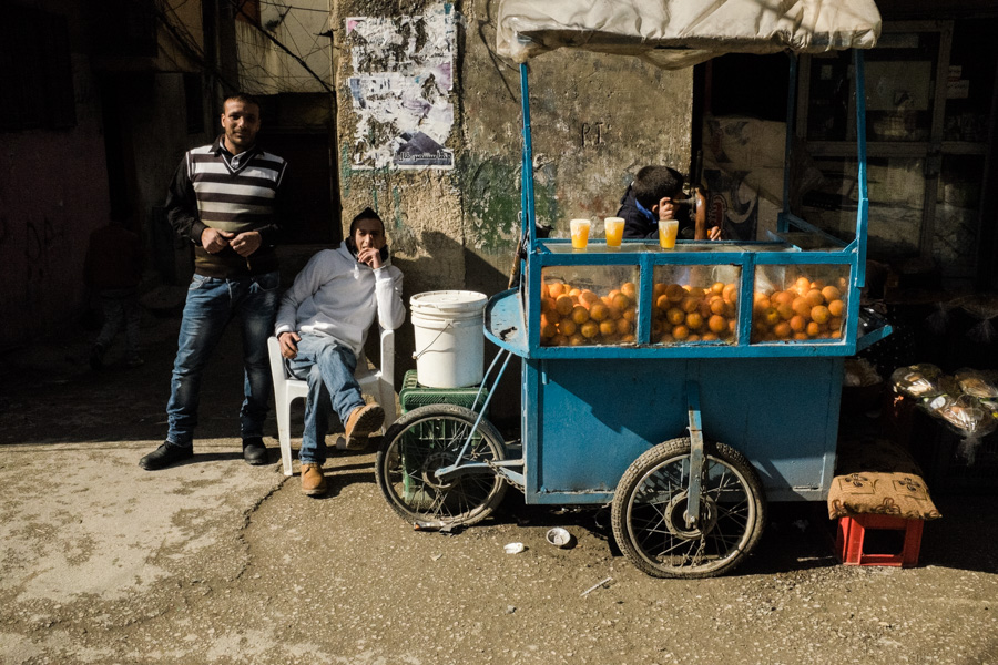 Beddawi camp, Tripoli, north Lebanon Petit boulot sur le march&eacute; et attente... 