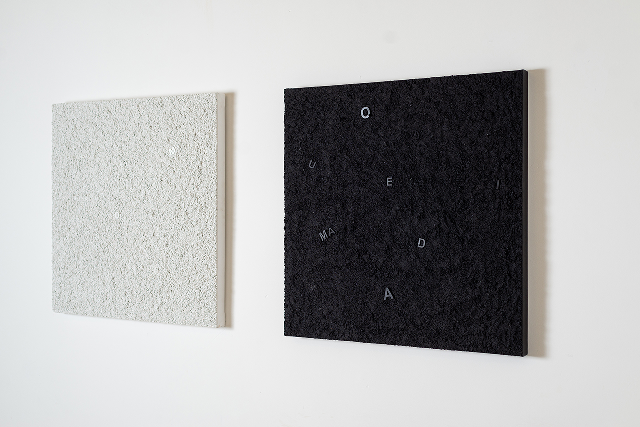 2020 | Hunger and Burnings | Charcoal and crushed ceramic plate with binder on canvas | 80x80cm