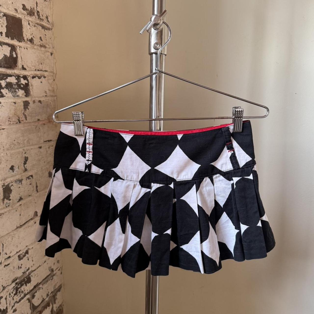 Miss Sixty Black/White Print Pleat Mini Skirt - 𝓈𝑜𝓁𝒹