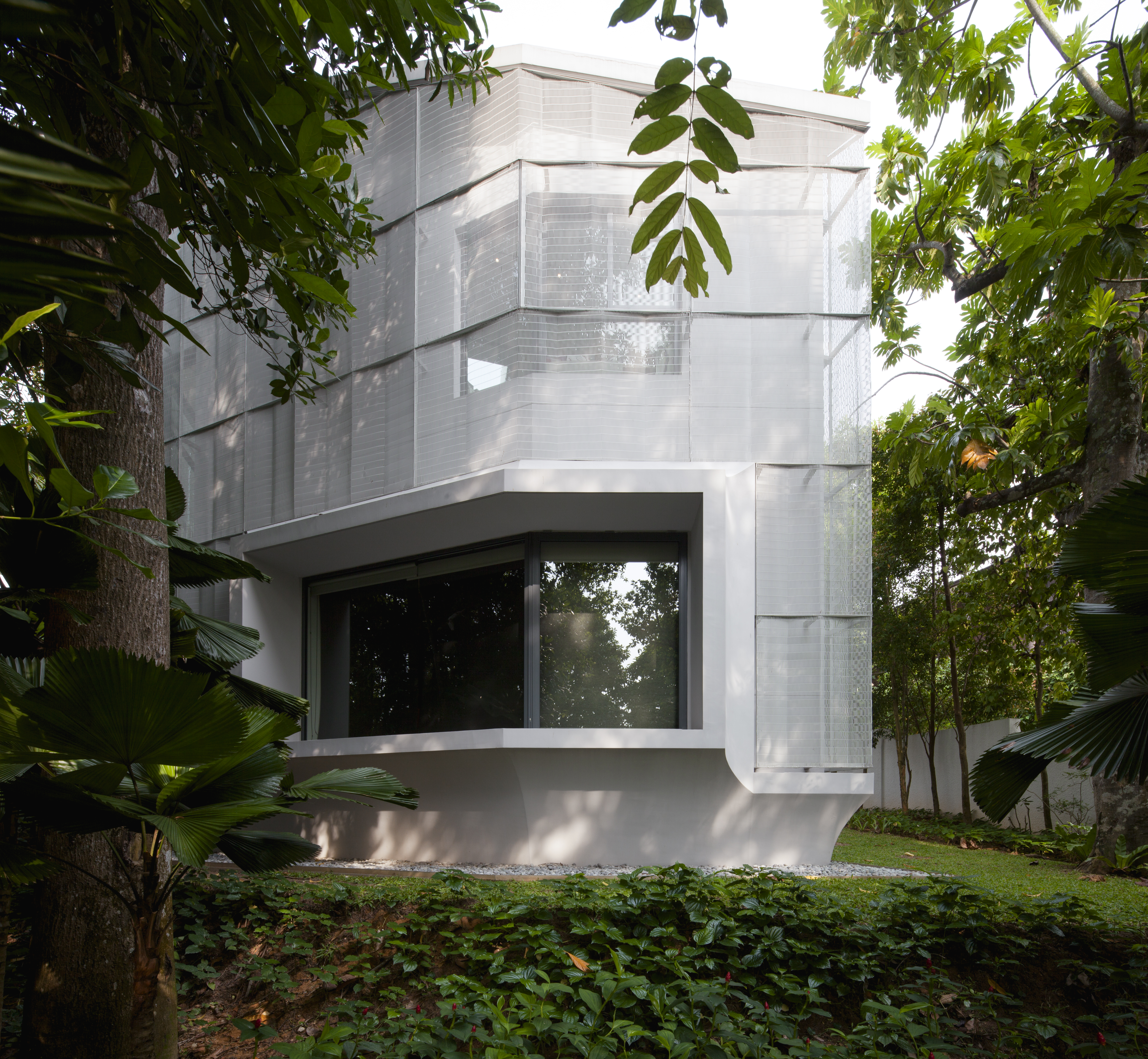 A Camouflaging Envelope. Hut House, Singapore. Photograph: Khoo Guo Jie, 2015