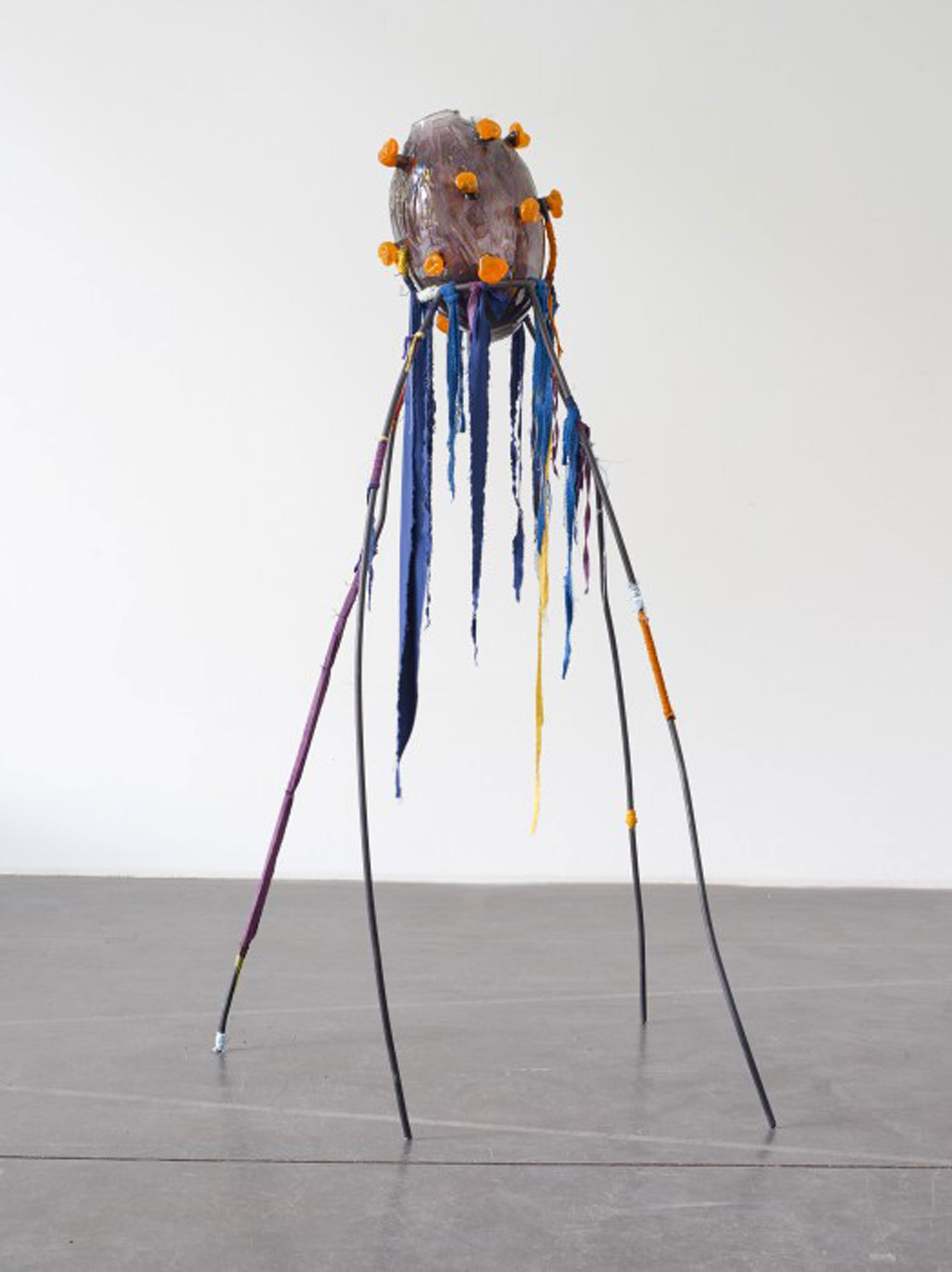 Pedro Wirz, Wet Transistor (3) (2019) | Blown glass, cast bronze, cloth, beeswax, wire, and soil on iron support, 170 x 80 x 80 cm | Image courtesy of Galerie Nagel Draxler