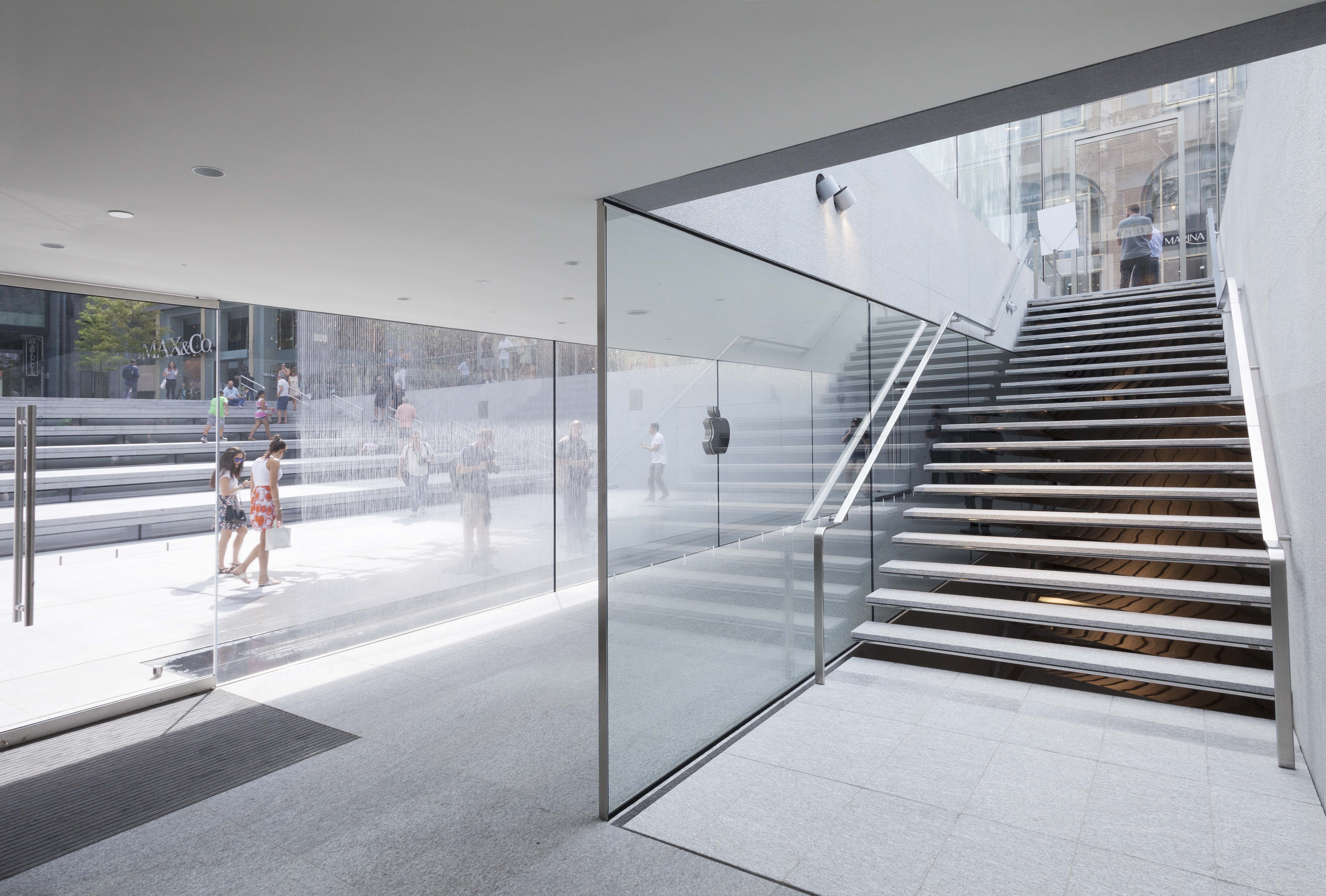 Norman Foster - Apple Piazza Liberty