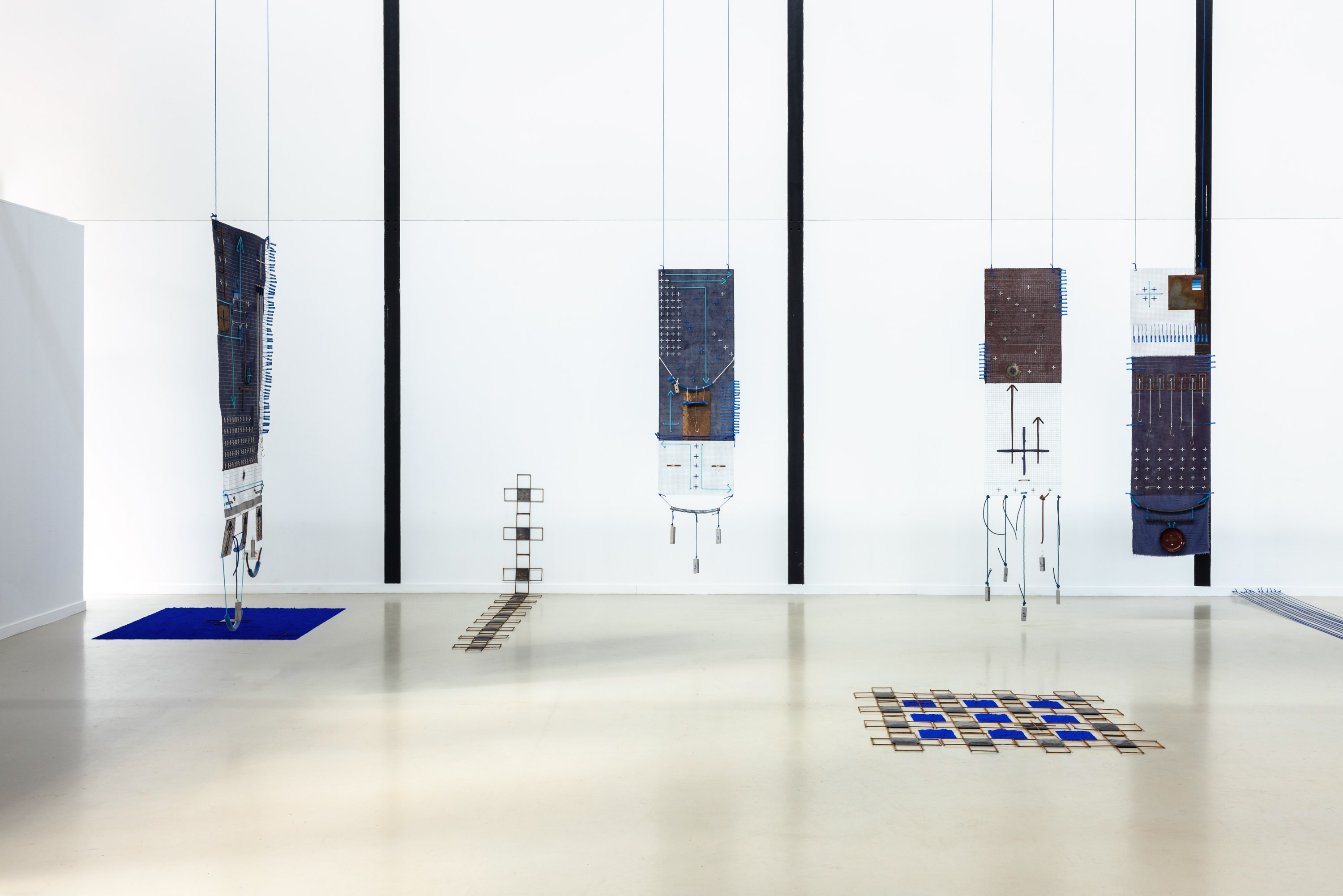 FIO DESENCAPADO, ISCA DE CONFUSÃOExhibition view ‘The Silence of Tired Tongues’. Framer Framed Gallery, Amsterdan, Netherlands, 2022