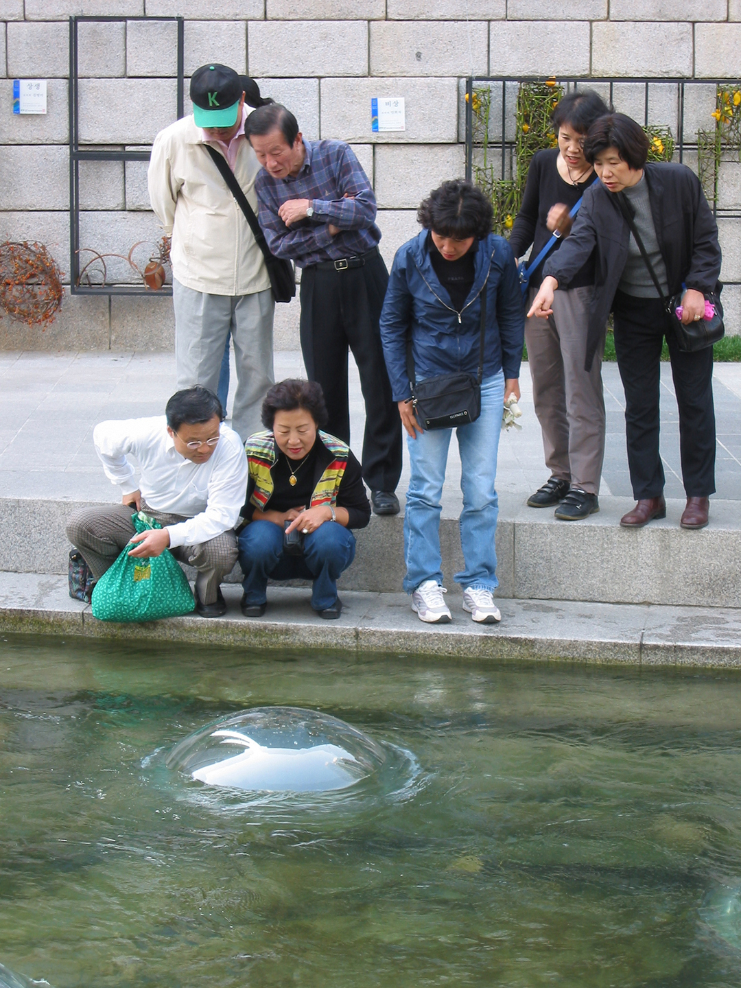 Floating LensesIn 2005 I was asked to propose a way to celebrate the opening the Cheonoggyecheon river in Seoul.
