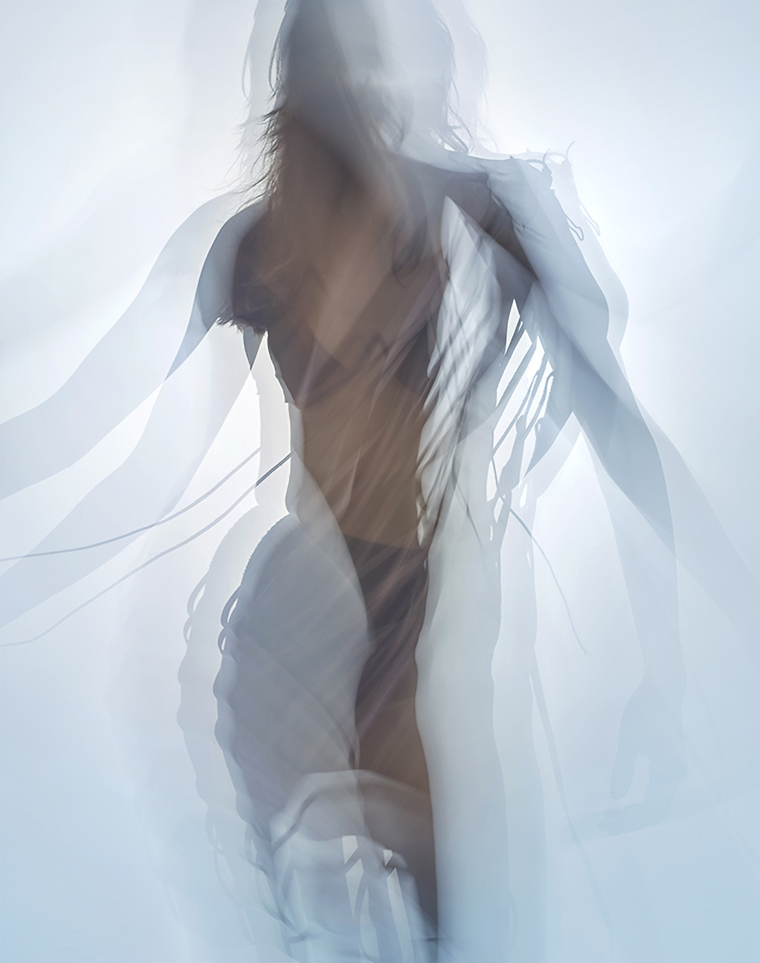 Still Life Photographer Daniel Schweizer utilizes light and motion to create a captivating and cloudy silhouette