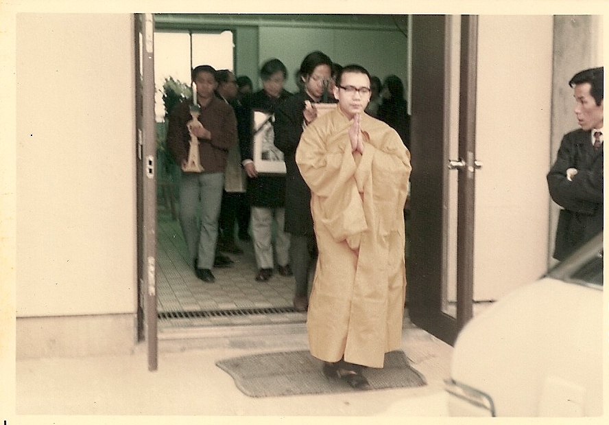 00130 Buddhist Funeral, Osaka, Japan 1973
