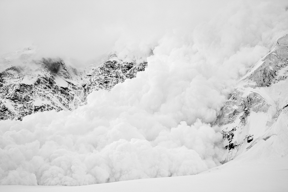 Avalanche off the north face of Pik Pobedy (7439m). Leica Fotografie International Gallery Category Nature.