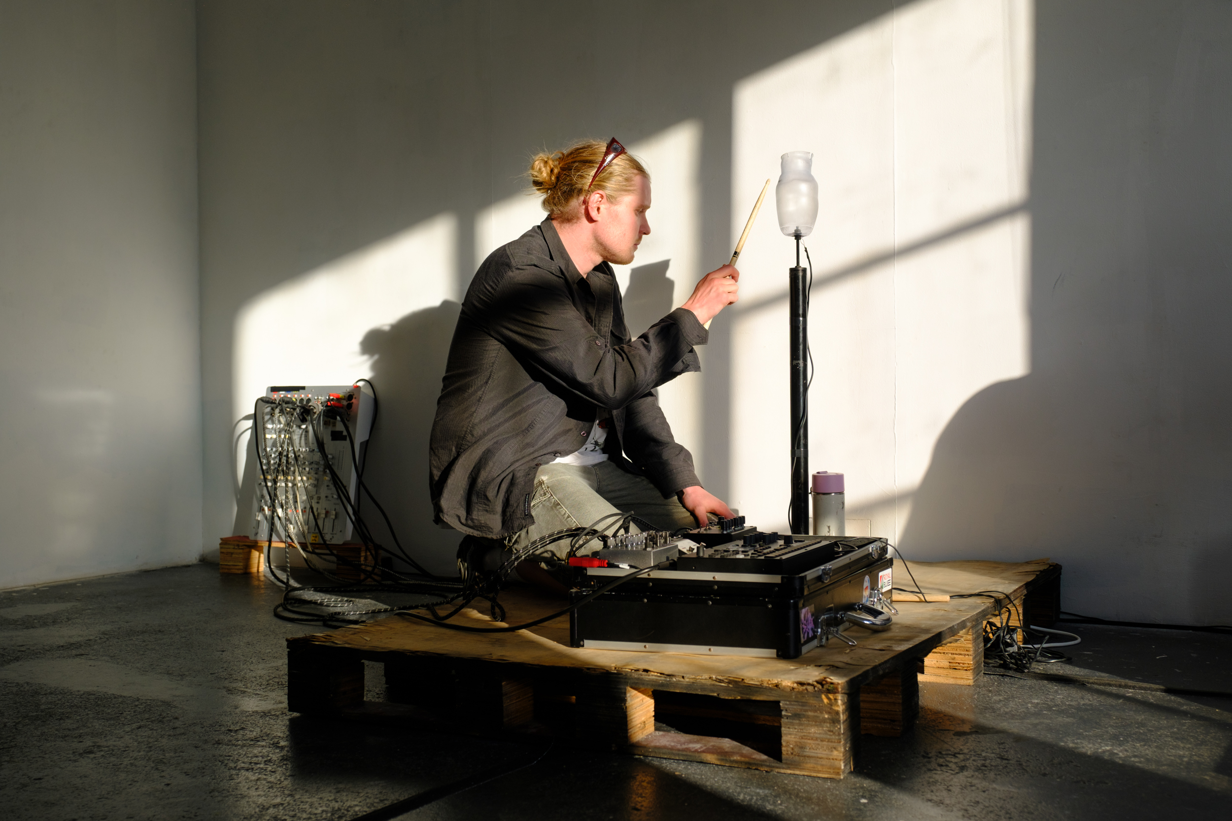 James Nunn with Andrew Huhtanen McEwan and Guests, Chamber Pieces: False Sail, 2025, performance documentation, Blindside, Melbourne. Photo: Phuong Le.