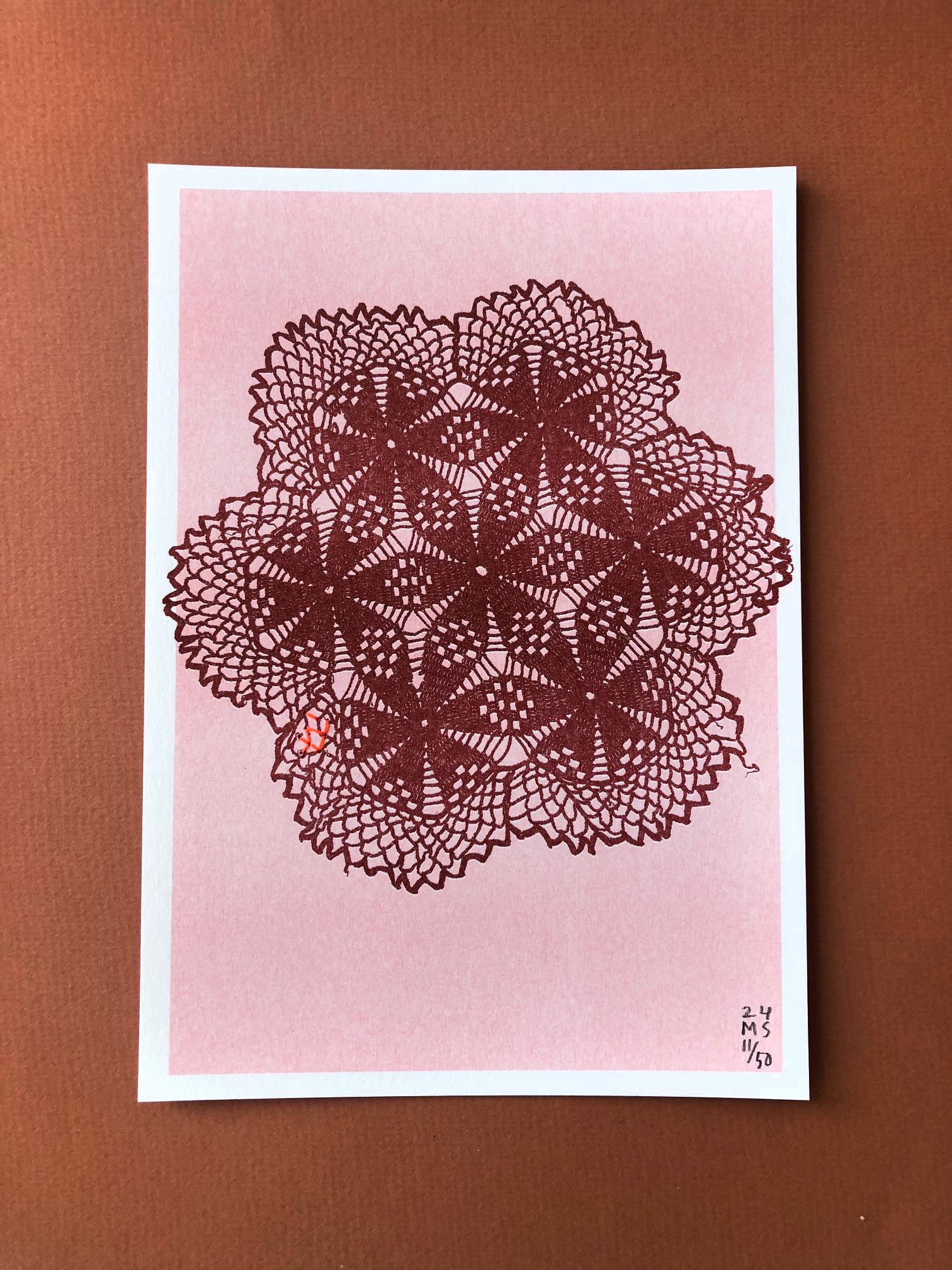 risoprint met borduursel 'kleedje' / Mariëlle -35,-