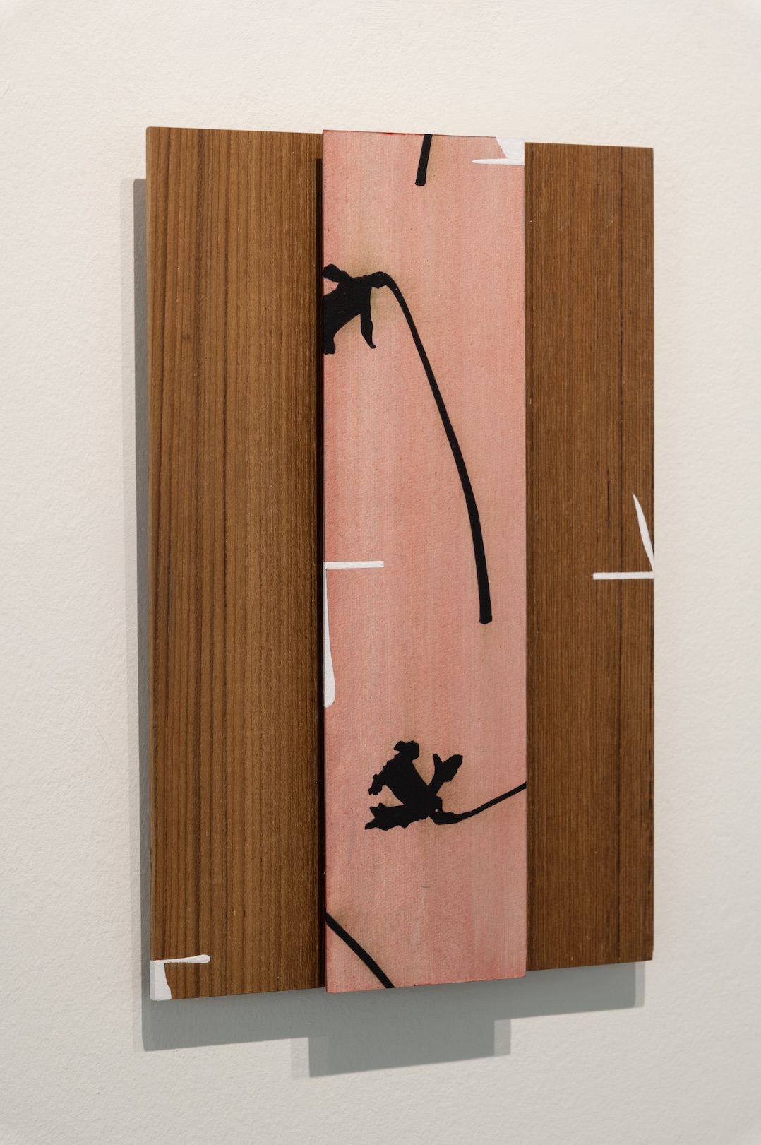 ‘Family matters’, 2023, conté pencil and acrylic on paper/aluminium and teak wood 			panel, 30 x 20 cm, private collection (photo: Eric de Vries)