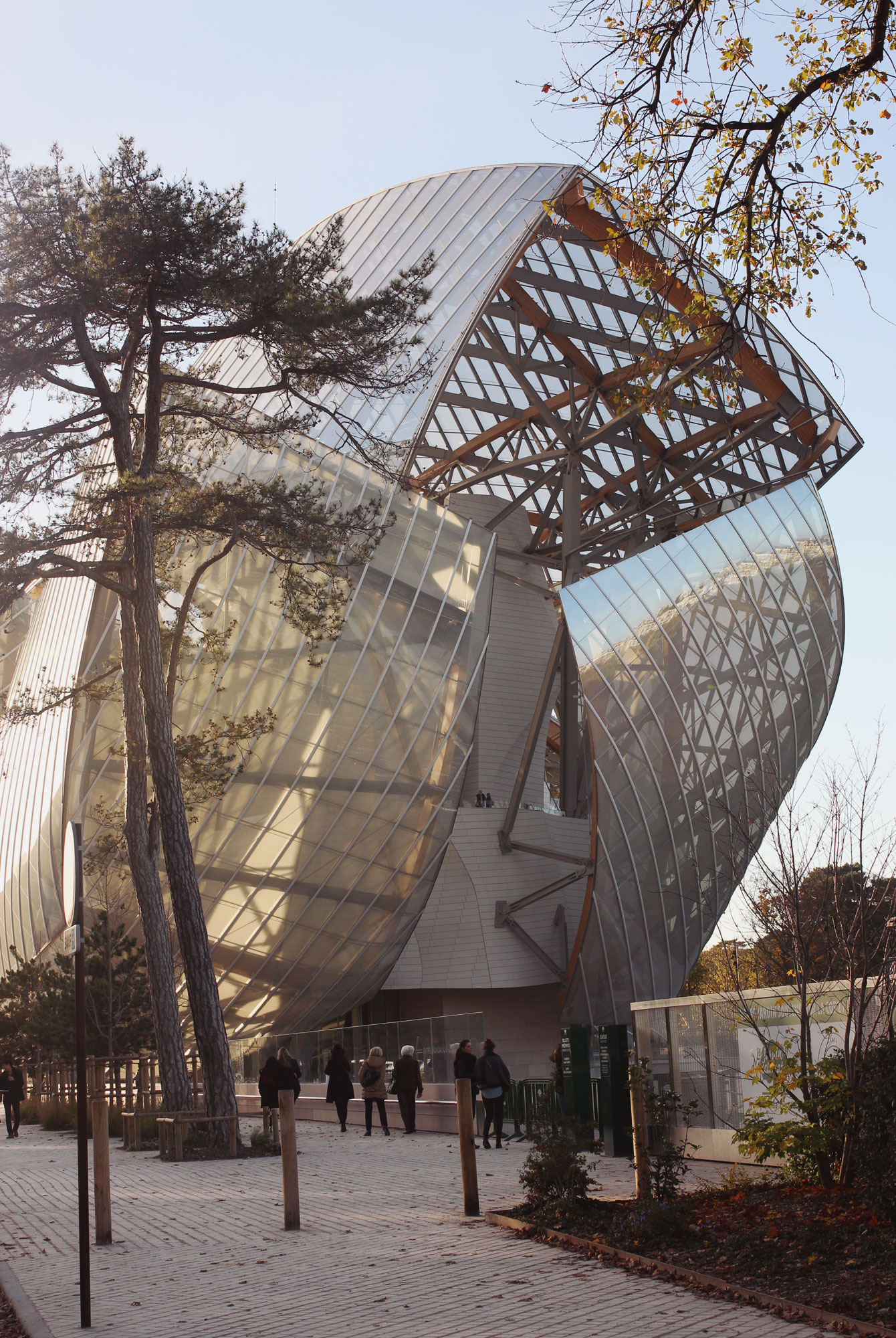 Visiting the Fondation Louis Vuitton in Paris, France. If you love